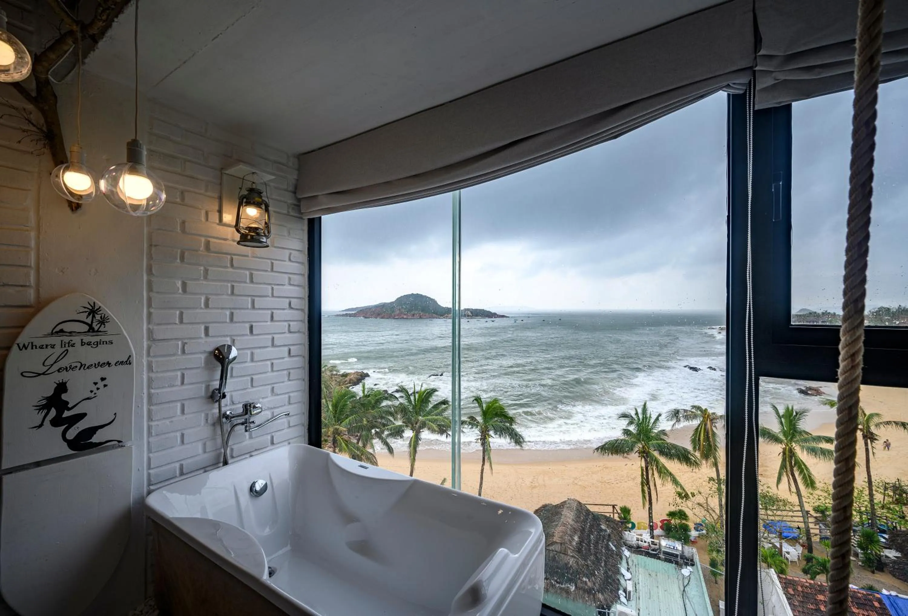 Bathroom in Mira Bãi Xếp Quy Nhơn - The Hidden Jewel