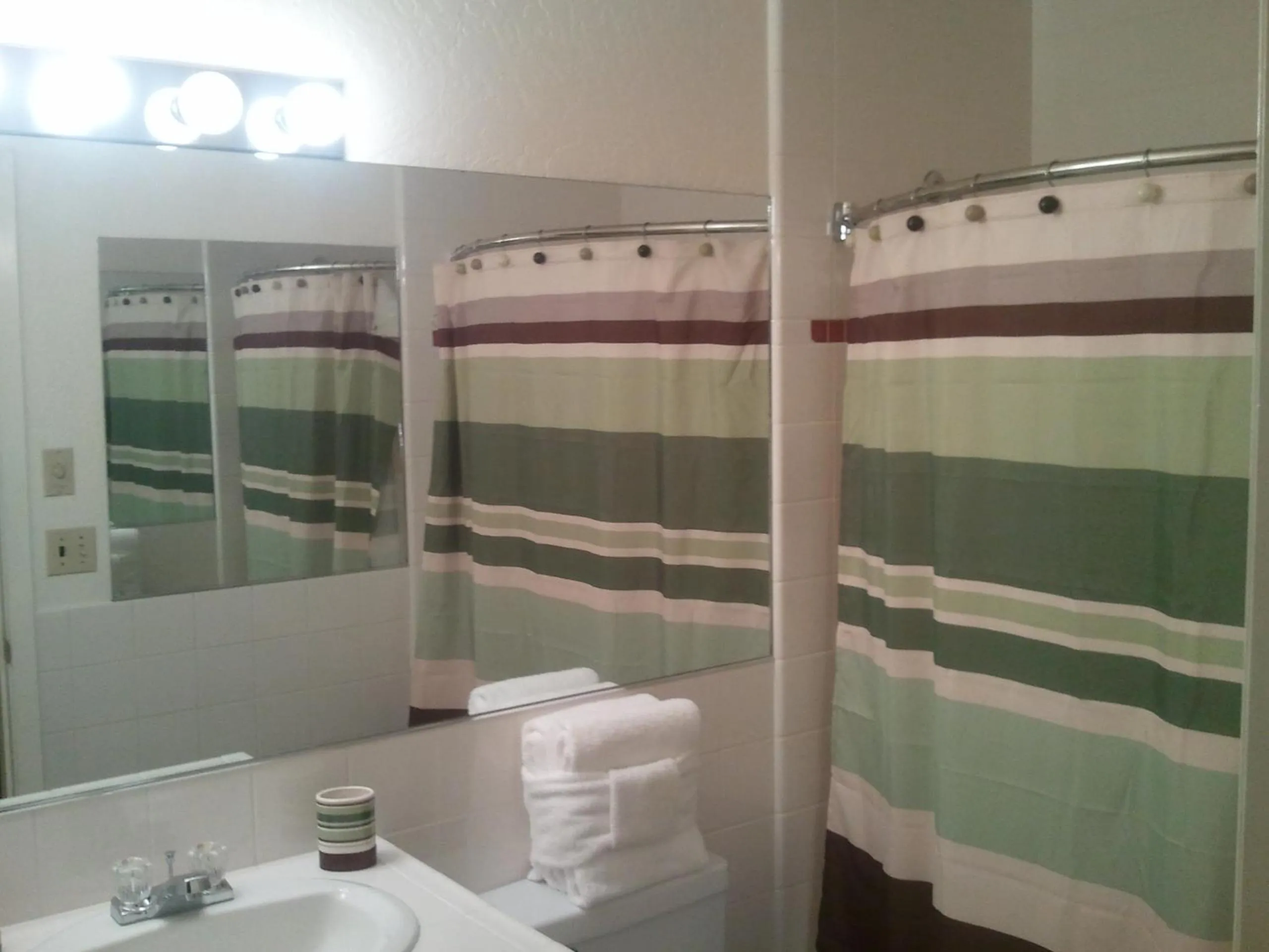 Bathroom in Big Pines Mountain House