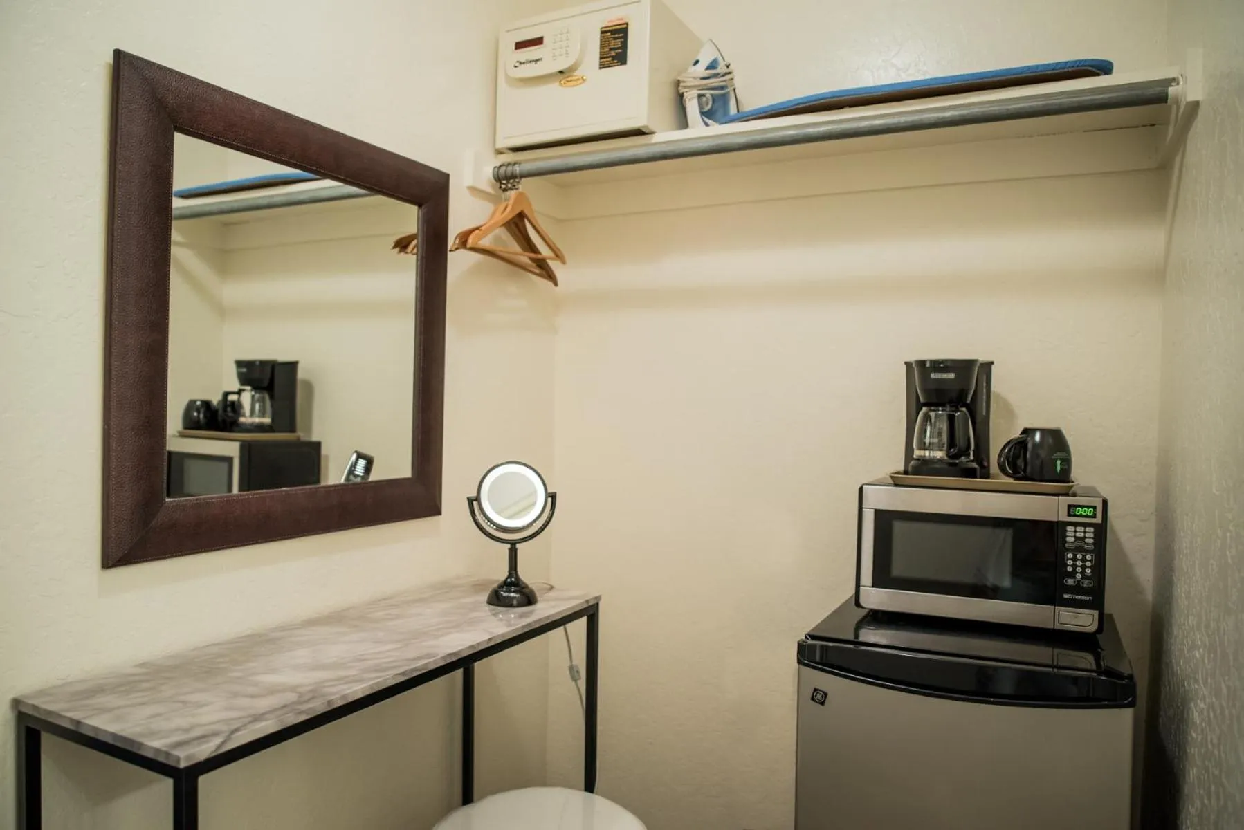 microwave in Big Pines Mountain House