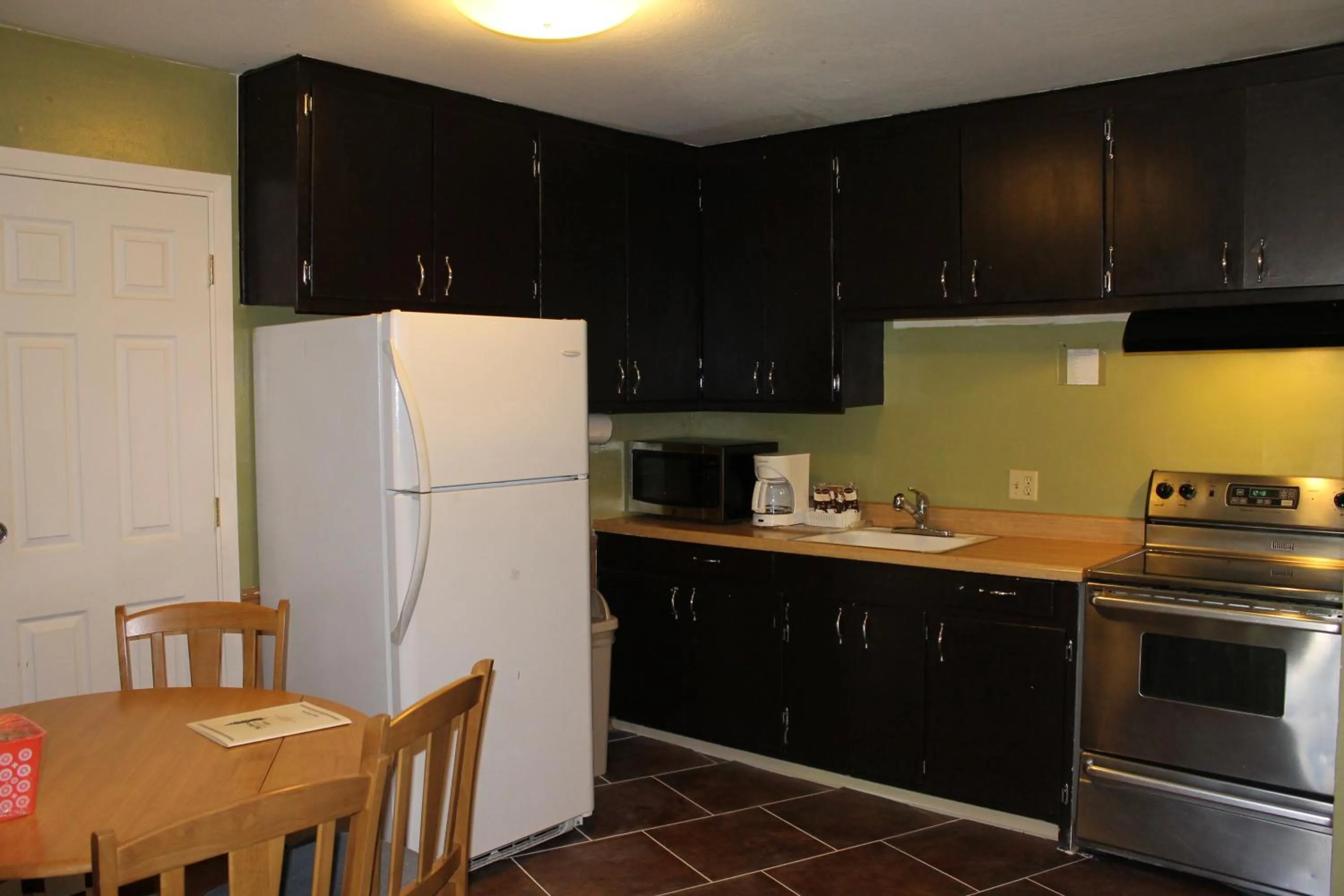 Kitchen or kitchenette in Big Pines Mountain House