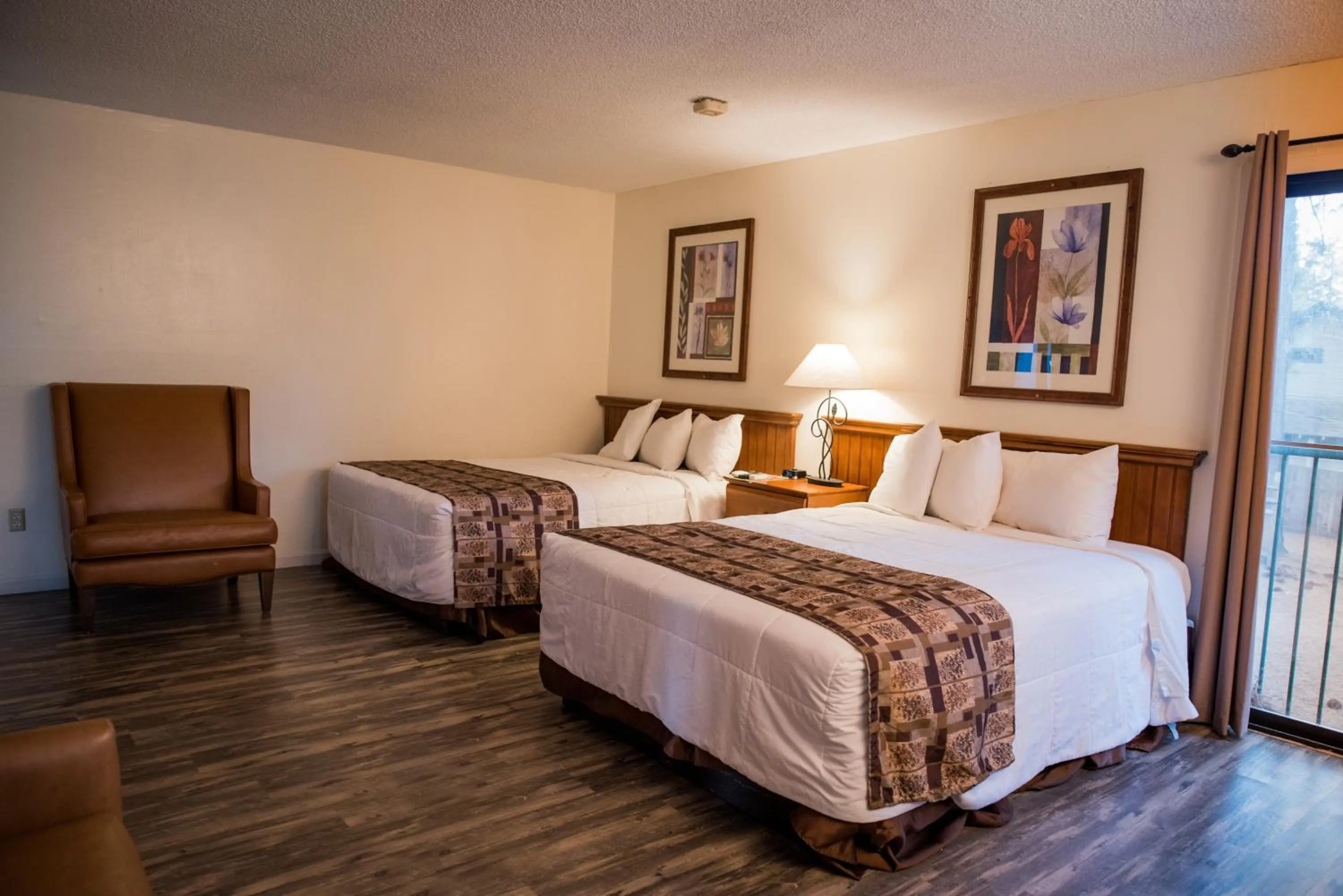 Photo of the whole room, Bed in Big Pines Mountain House