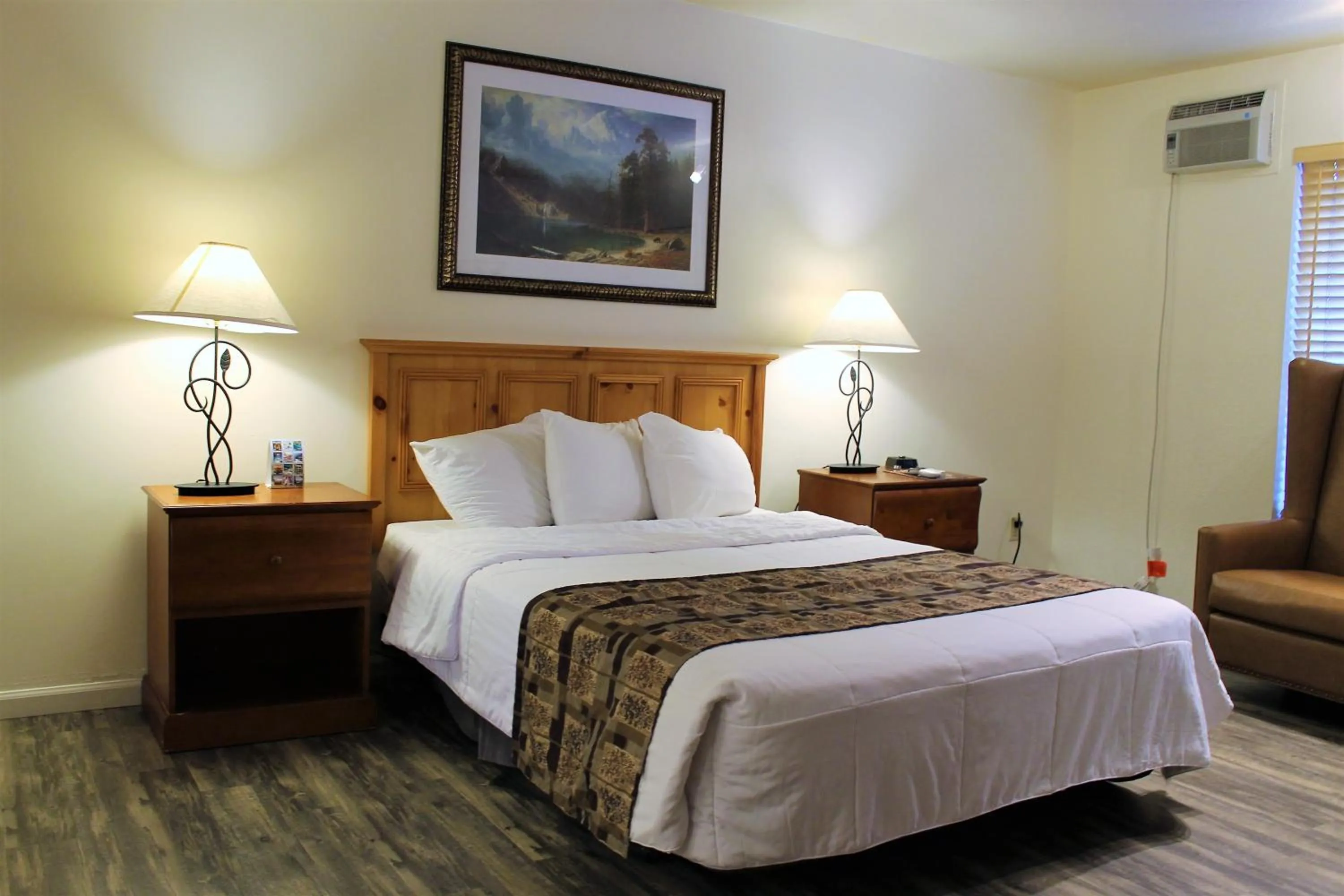 Bed in Big Pines Mountain House