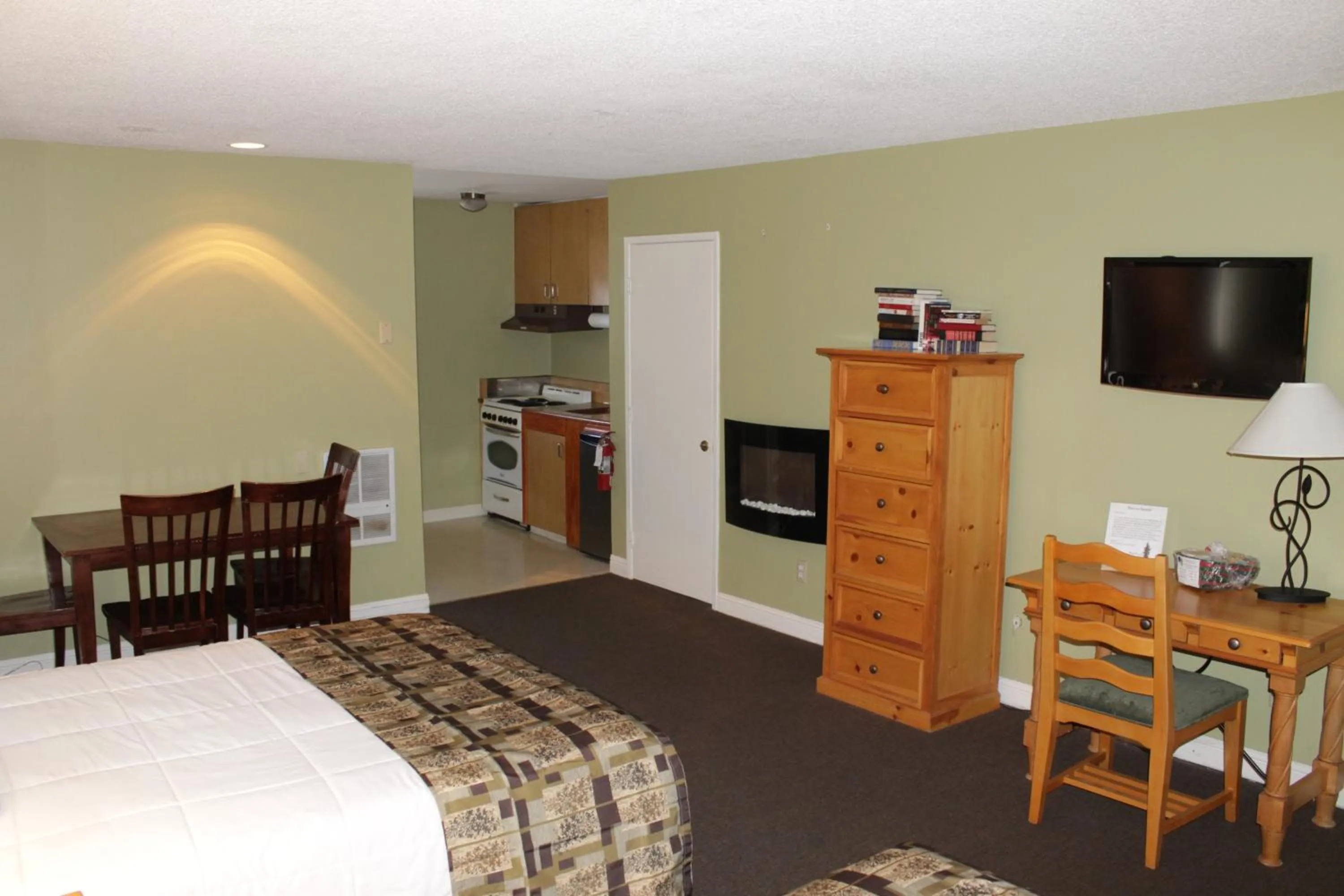 Bed in Big Pines Mountain House