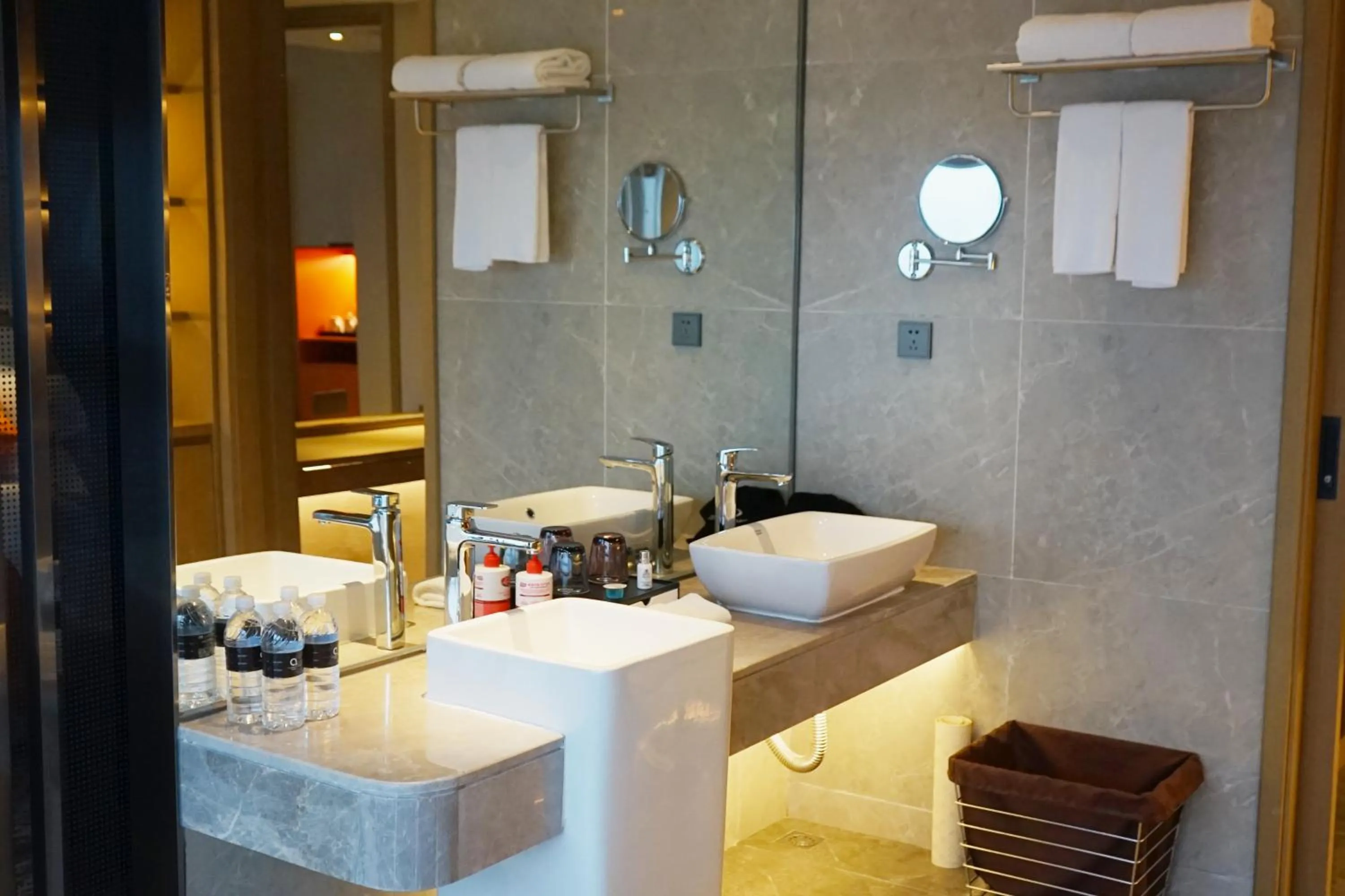 Toilet in The QUBE Hotel Ningbo North