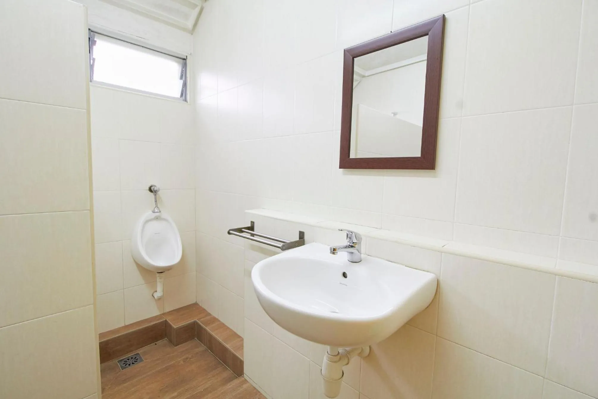 Bathroom in Bellevue The Penang Hill Hotel, Bukit Bendera