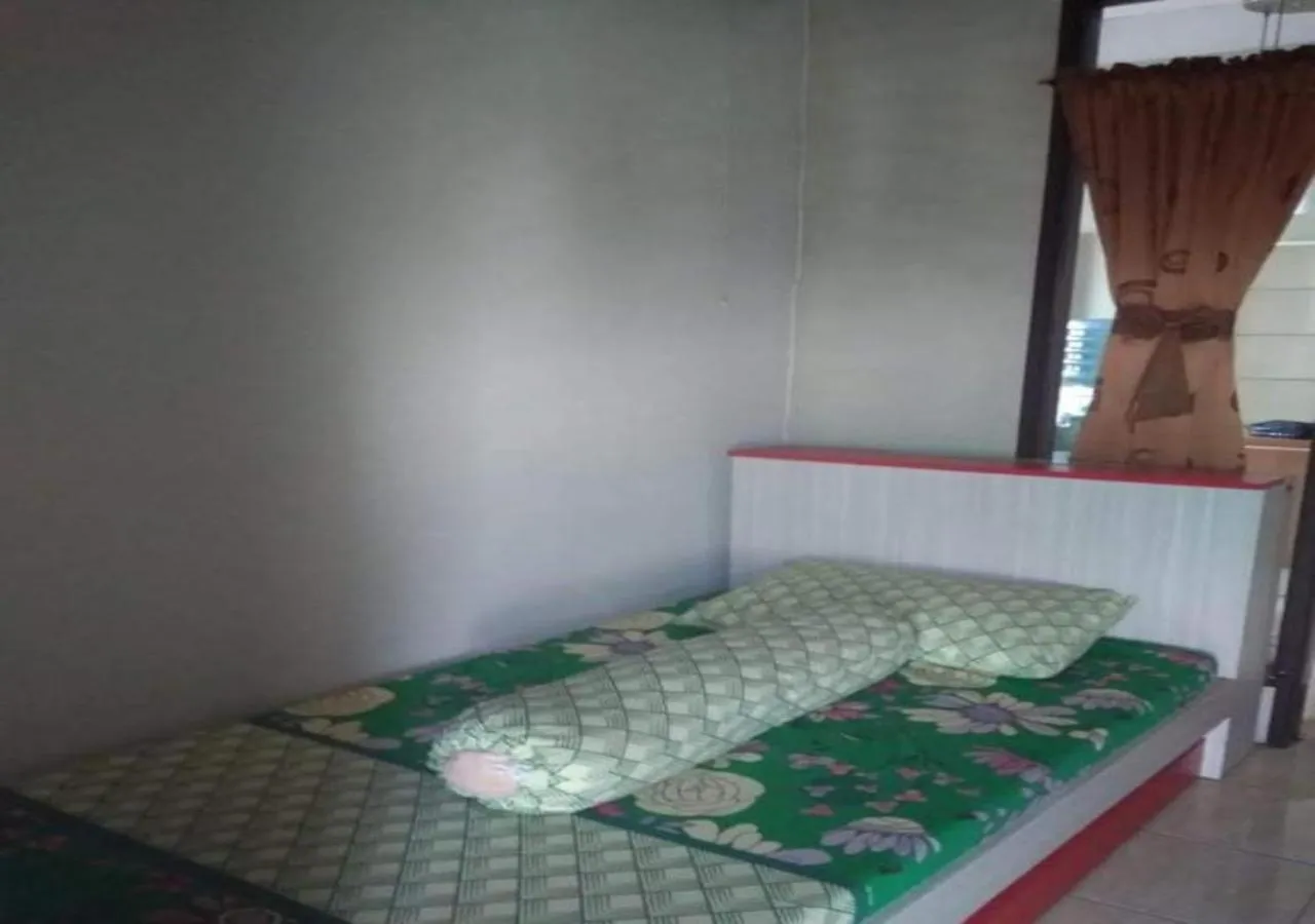 Bed in The Edge By Orin