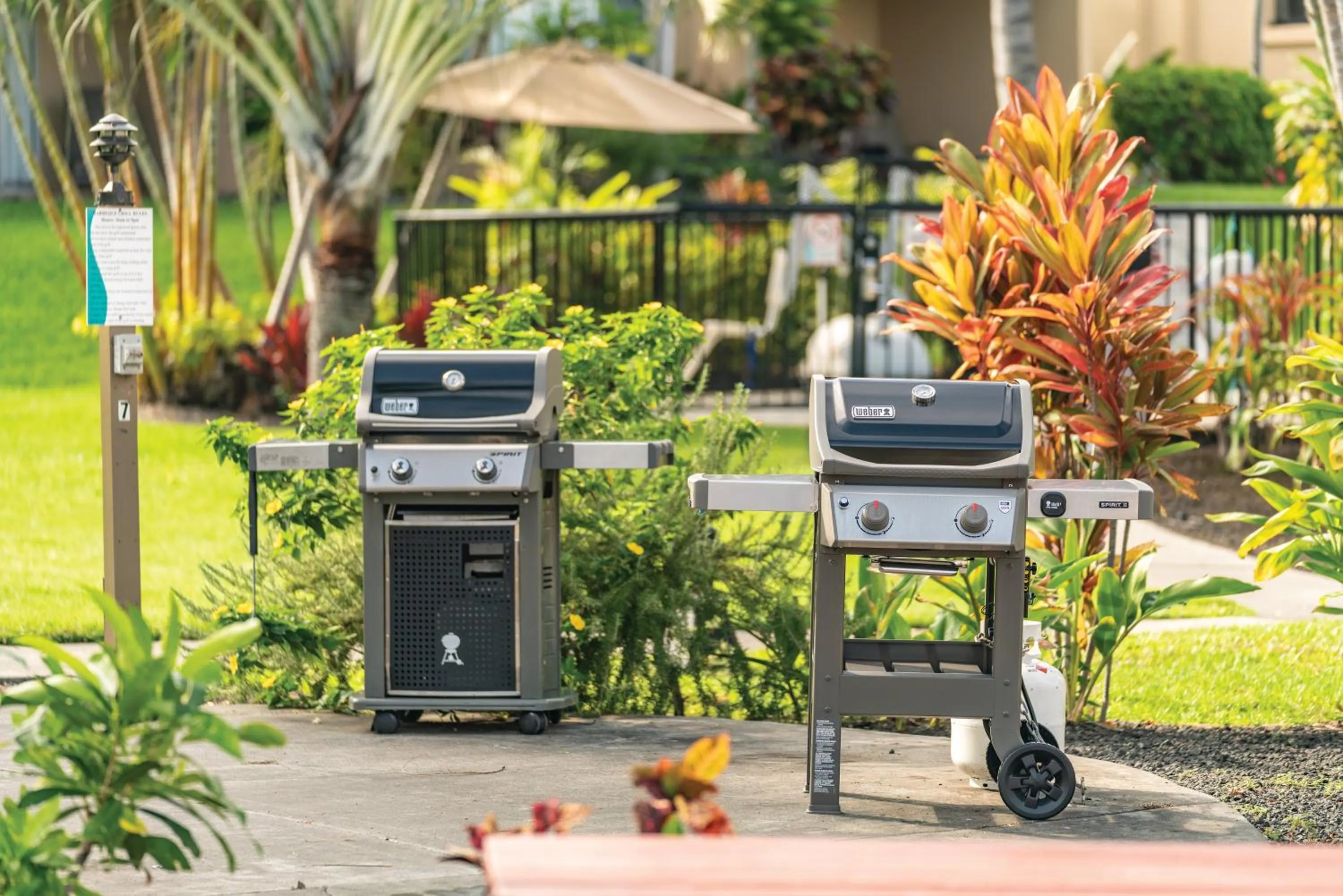 BBQ facilities in Kona Coast Resort