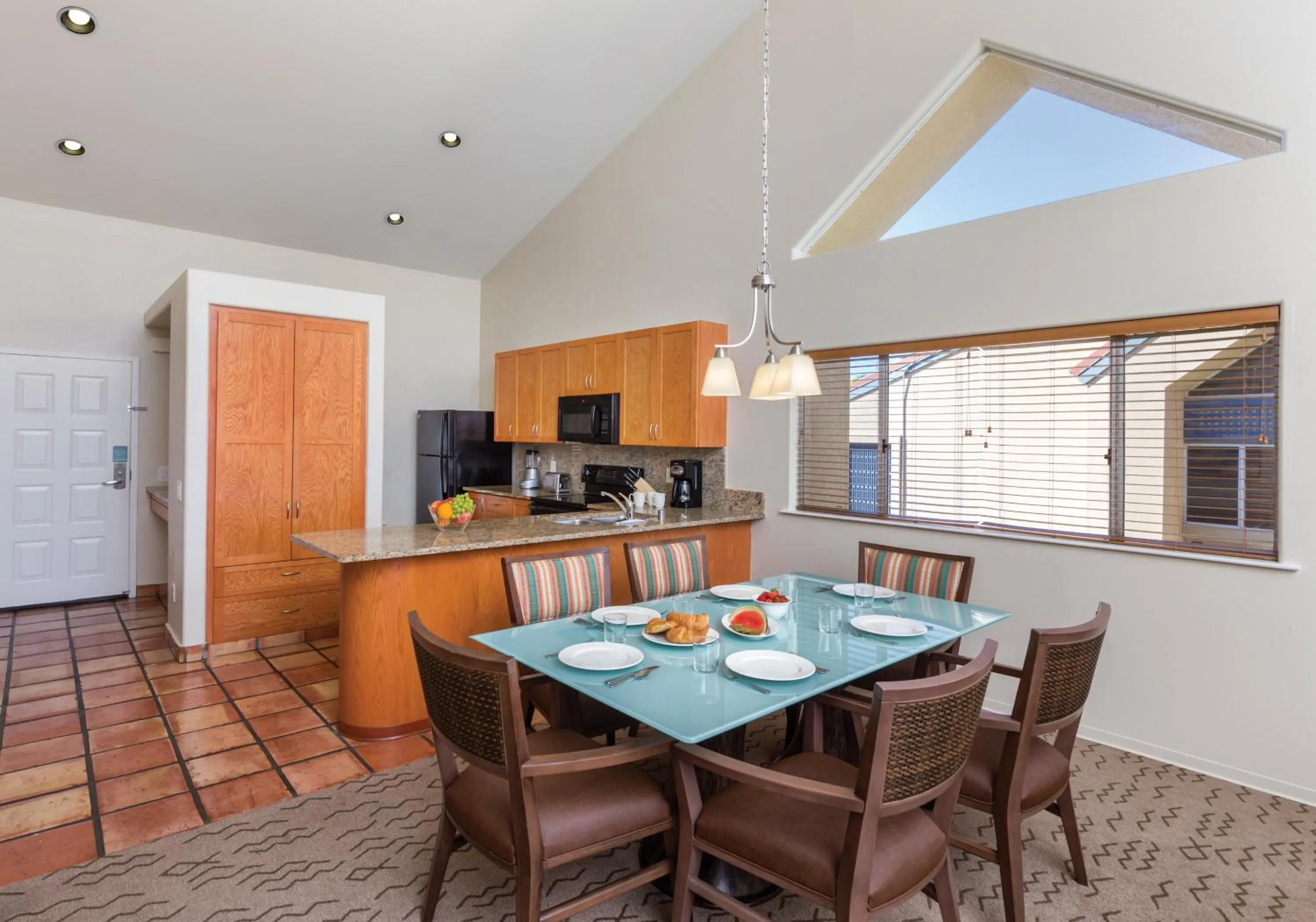 Food and drinks in Kona Coast Resort