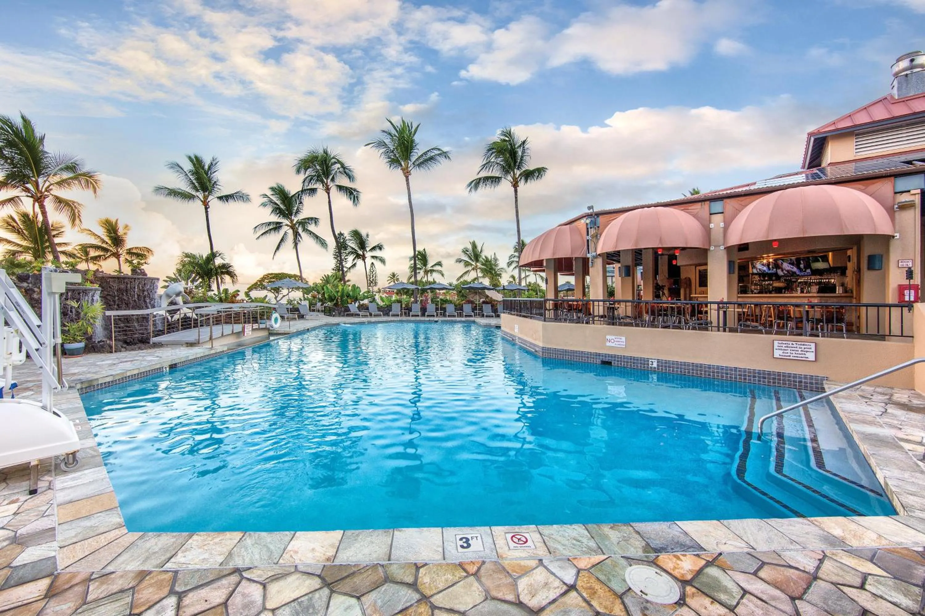 Swimming pool in Kona Coast Resort