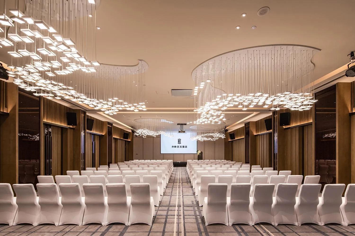 TV and multimedia in Imperial Traders Elong Hotel