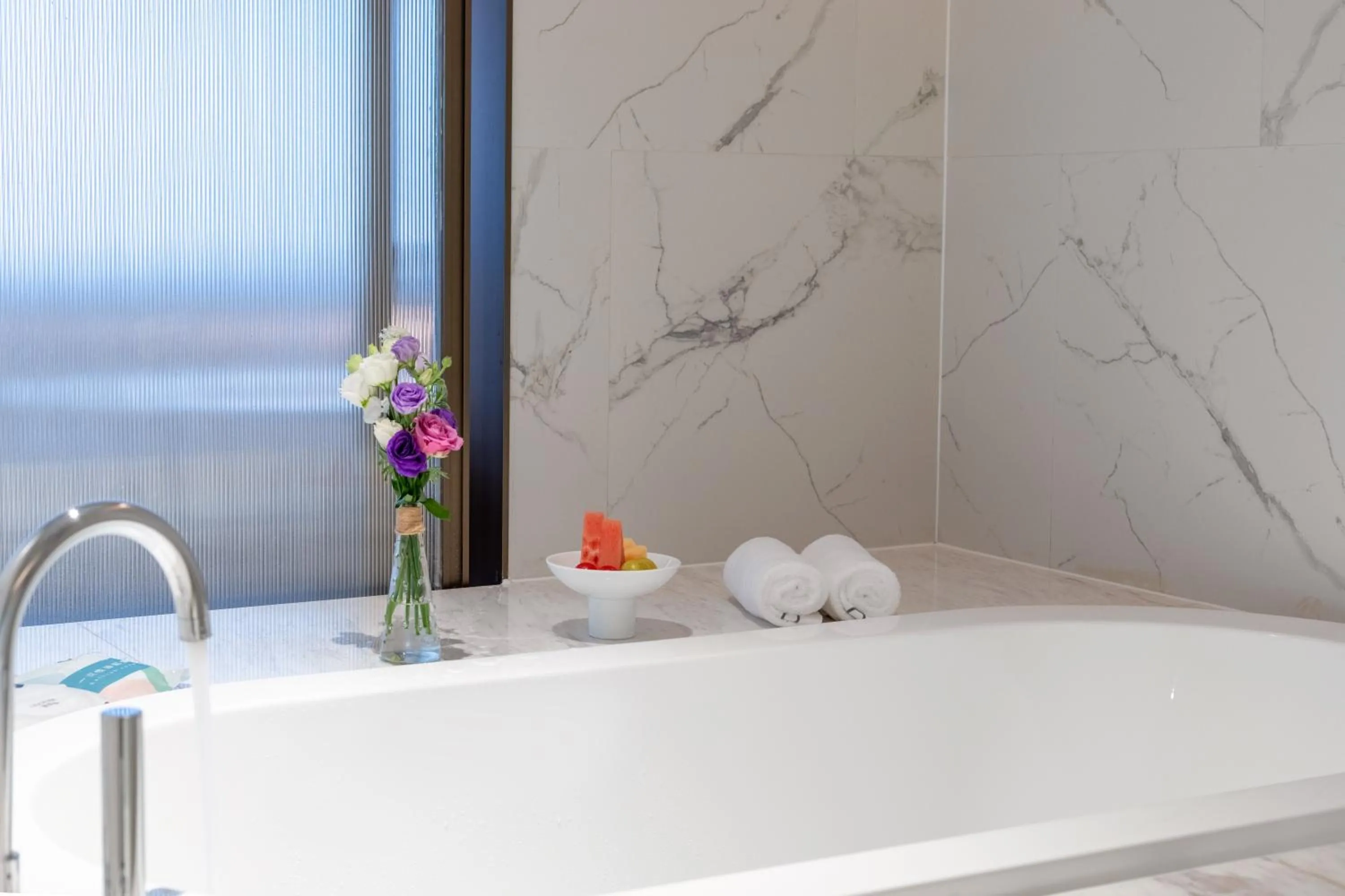 Bath, Bathroom in Amber East Hotel