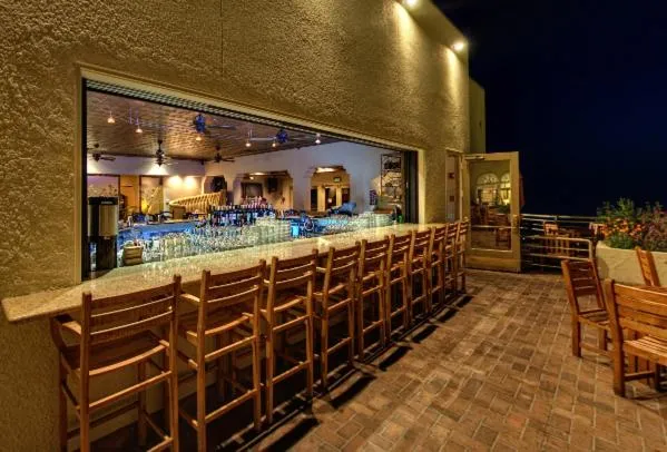 Lounge or bar in The Cliffs Hotel and Spa