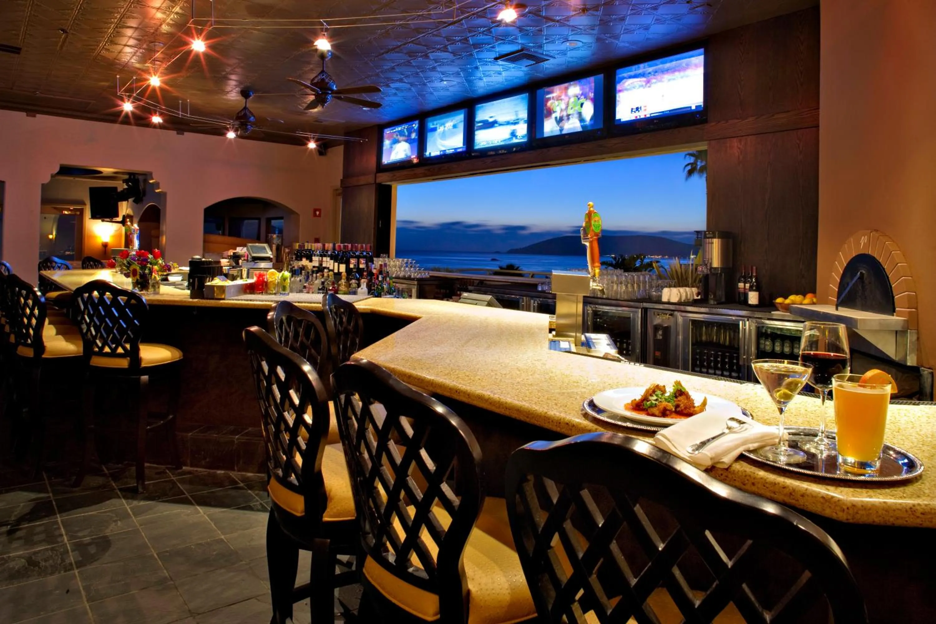 Lounge or bar in The Cliffs Hotel and Spa