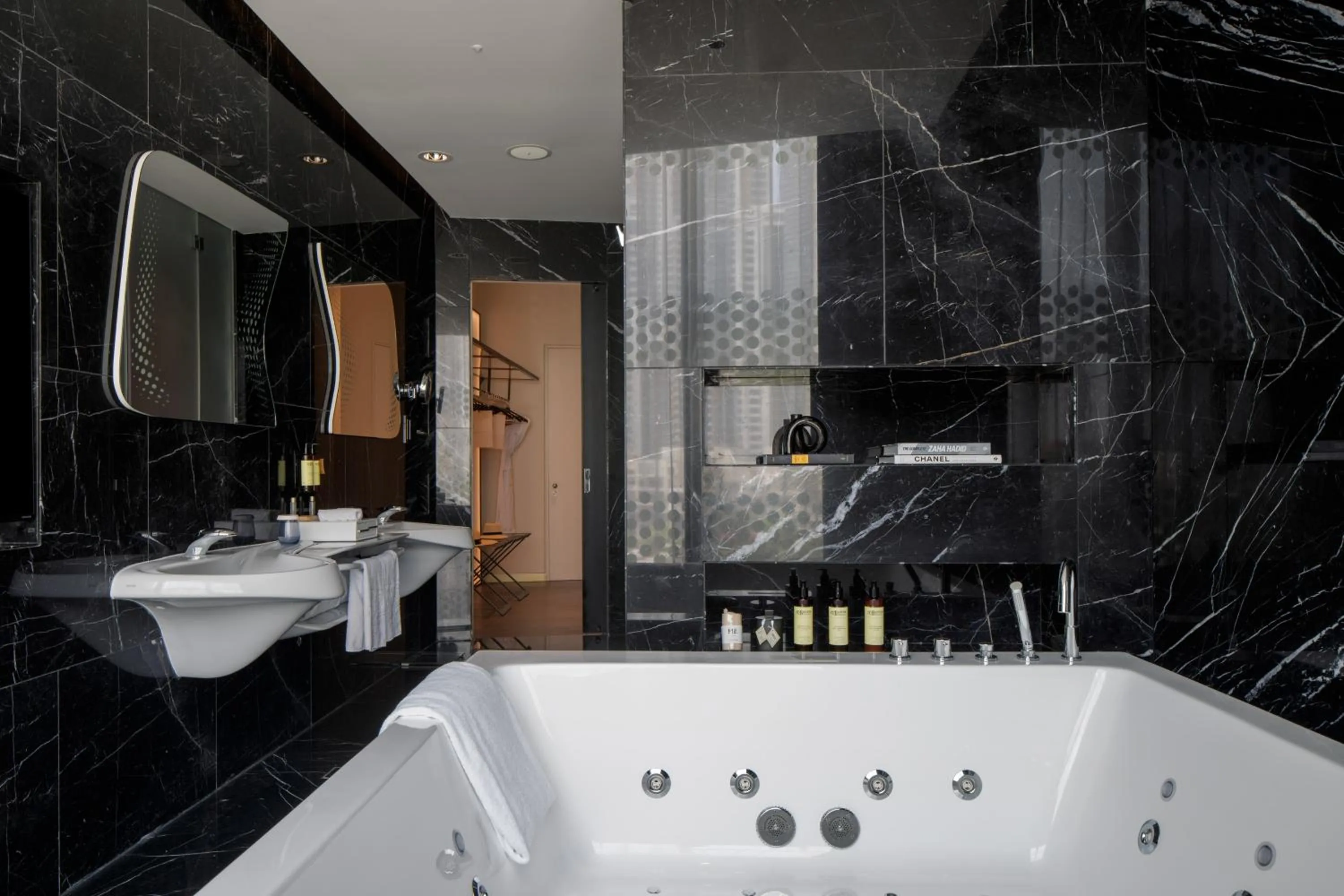 Shower in ME Dubai by Meliá