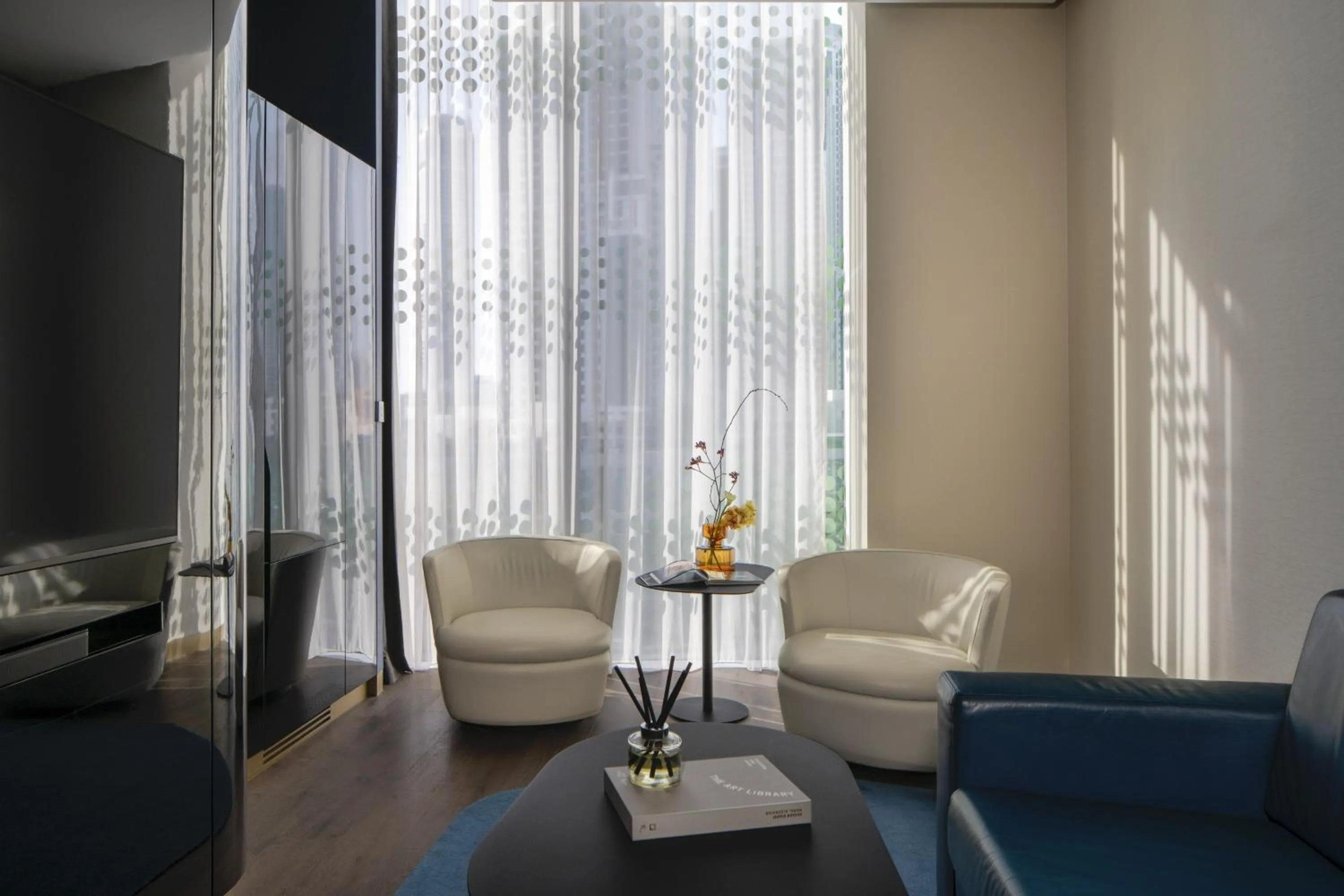 Living room in ME Dubai by Meliá