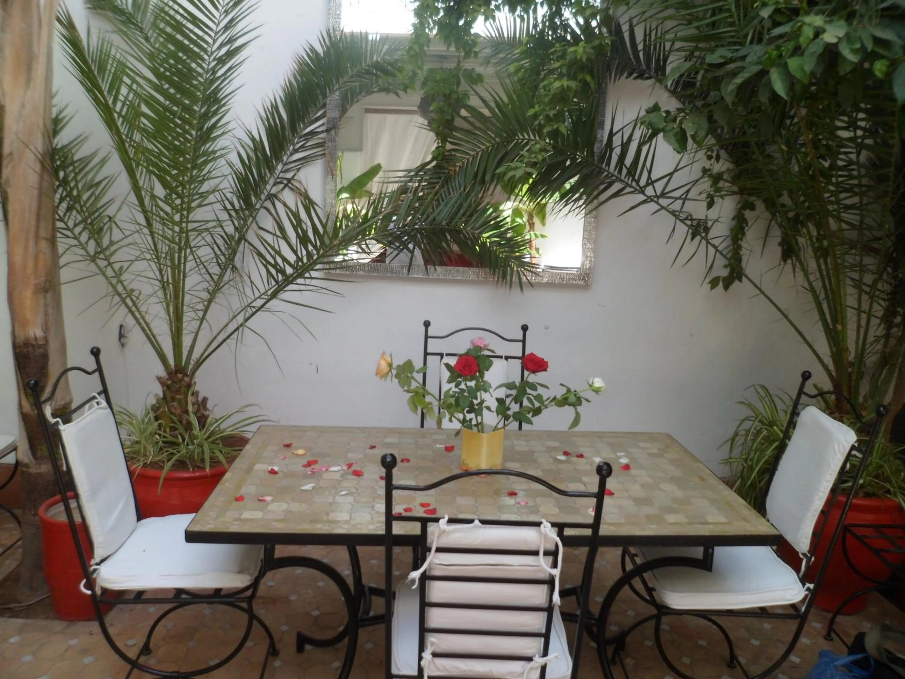 Restaurant/places to eat in Dar Nabila