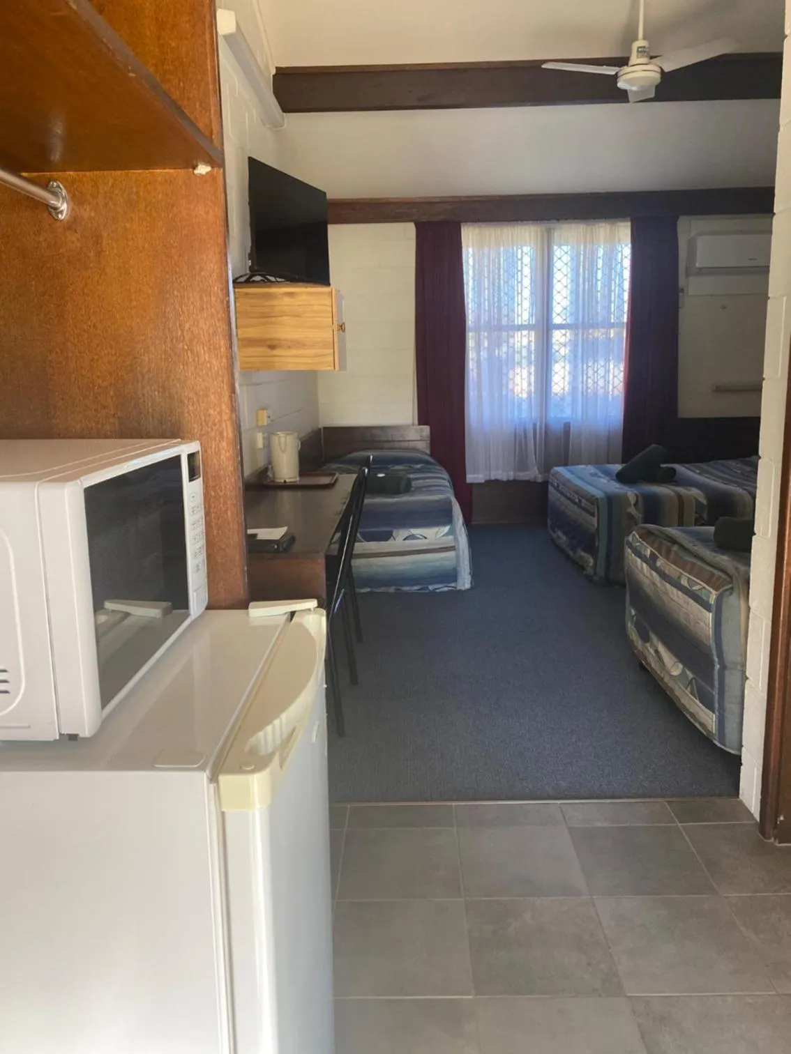 Bed in Peppercorn motor inn