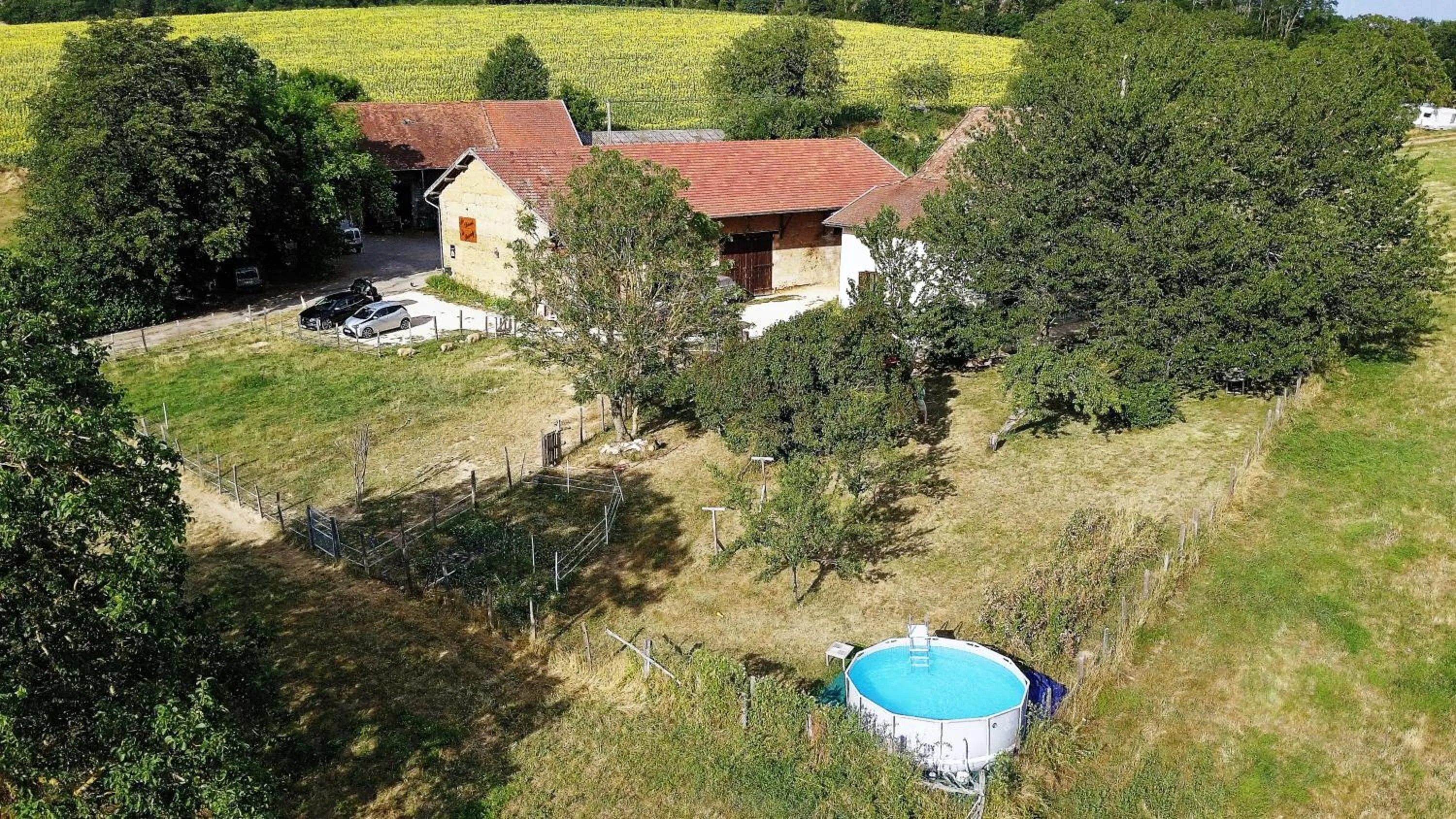 Property building in Au dessus de Parady