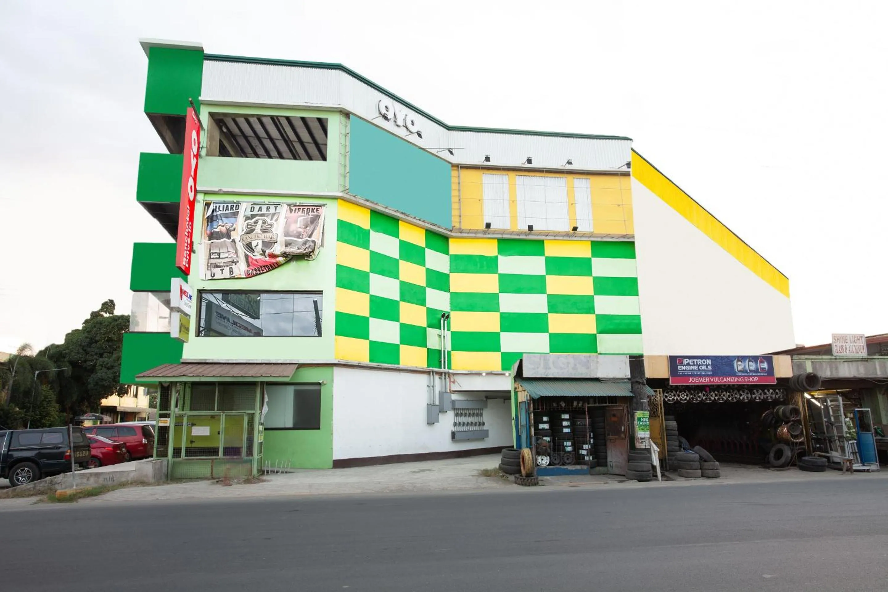 Facade/entrance in OYO 473 Ranchotel Drive-in