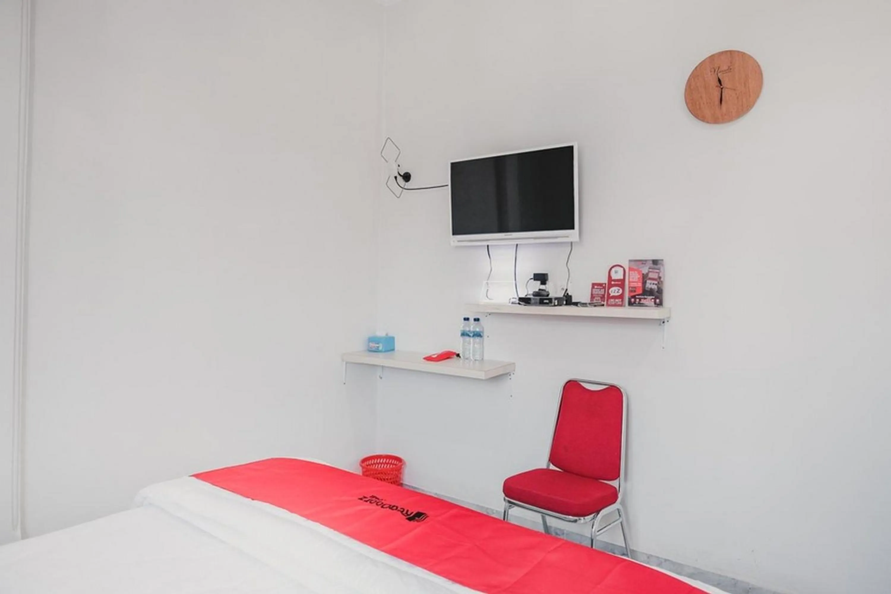 Bed in RedDoorz @ Jalan Narada Lampung