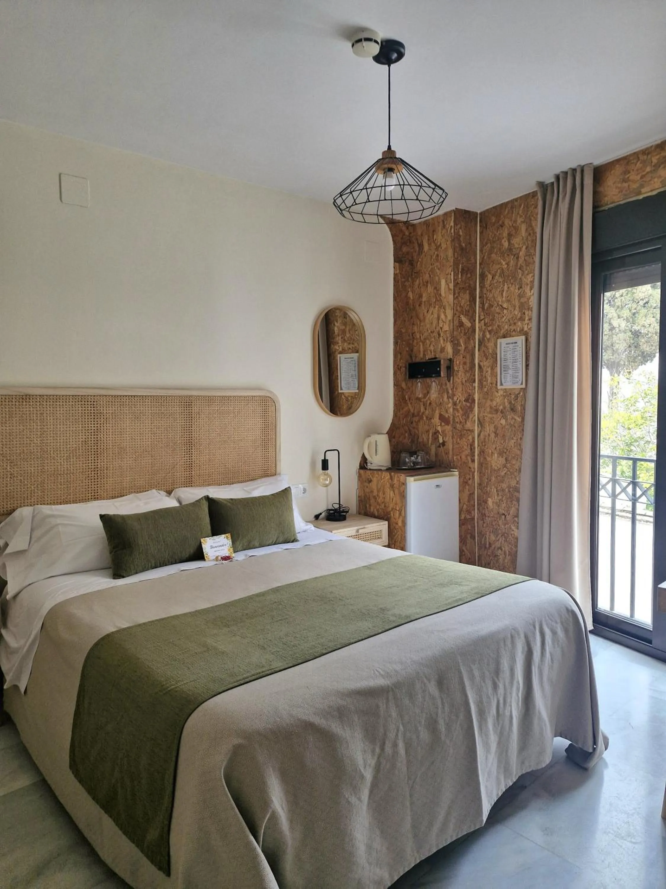 Queen Room with Balcony in Rooms Vita