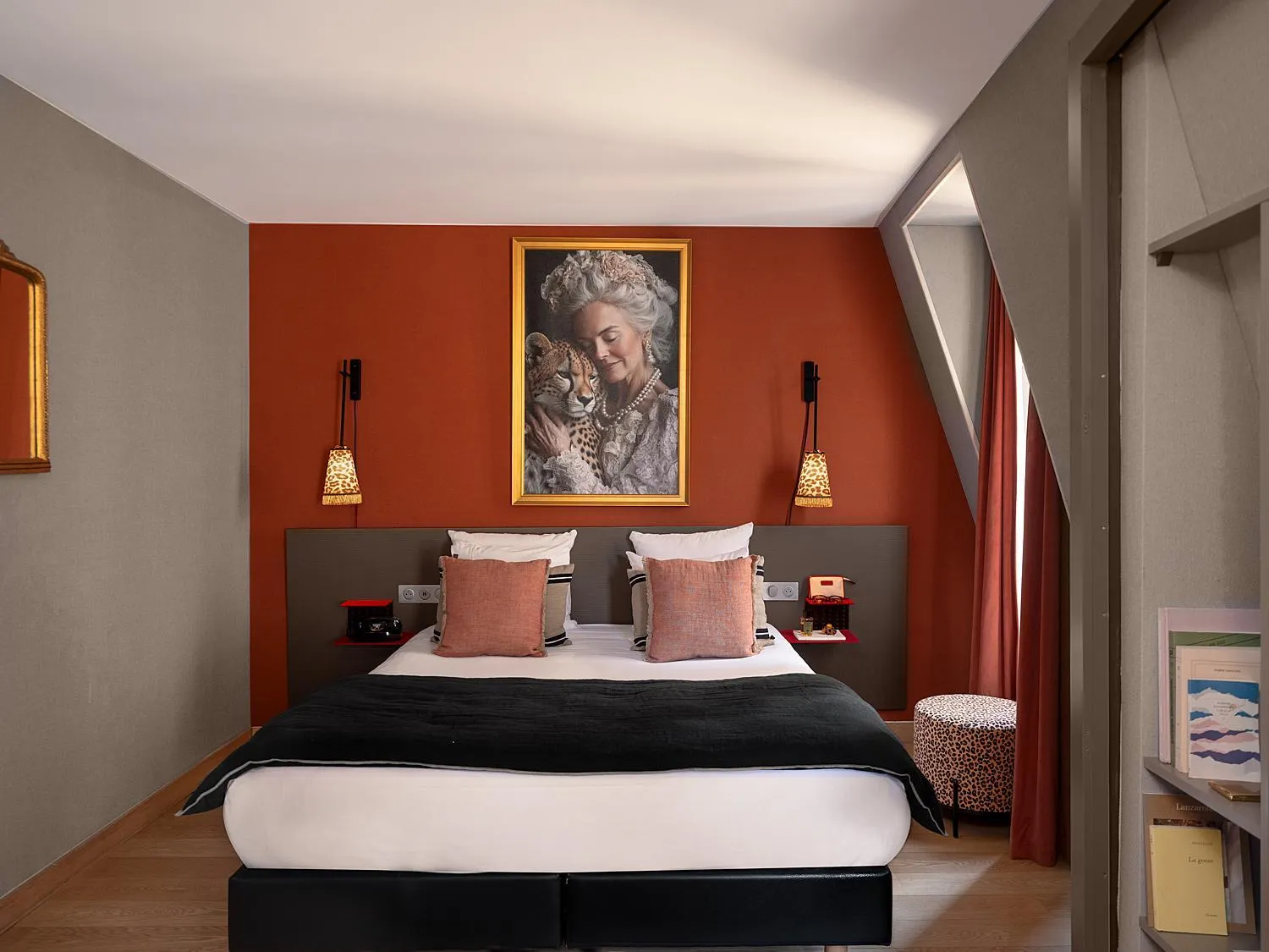 Bed in Hôtel Zélie Champs-Elysées