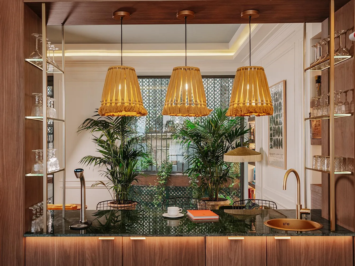 Lounge or bar in Hôtel Zélie Champs-Elysées