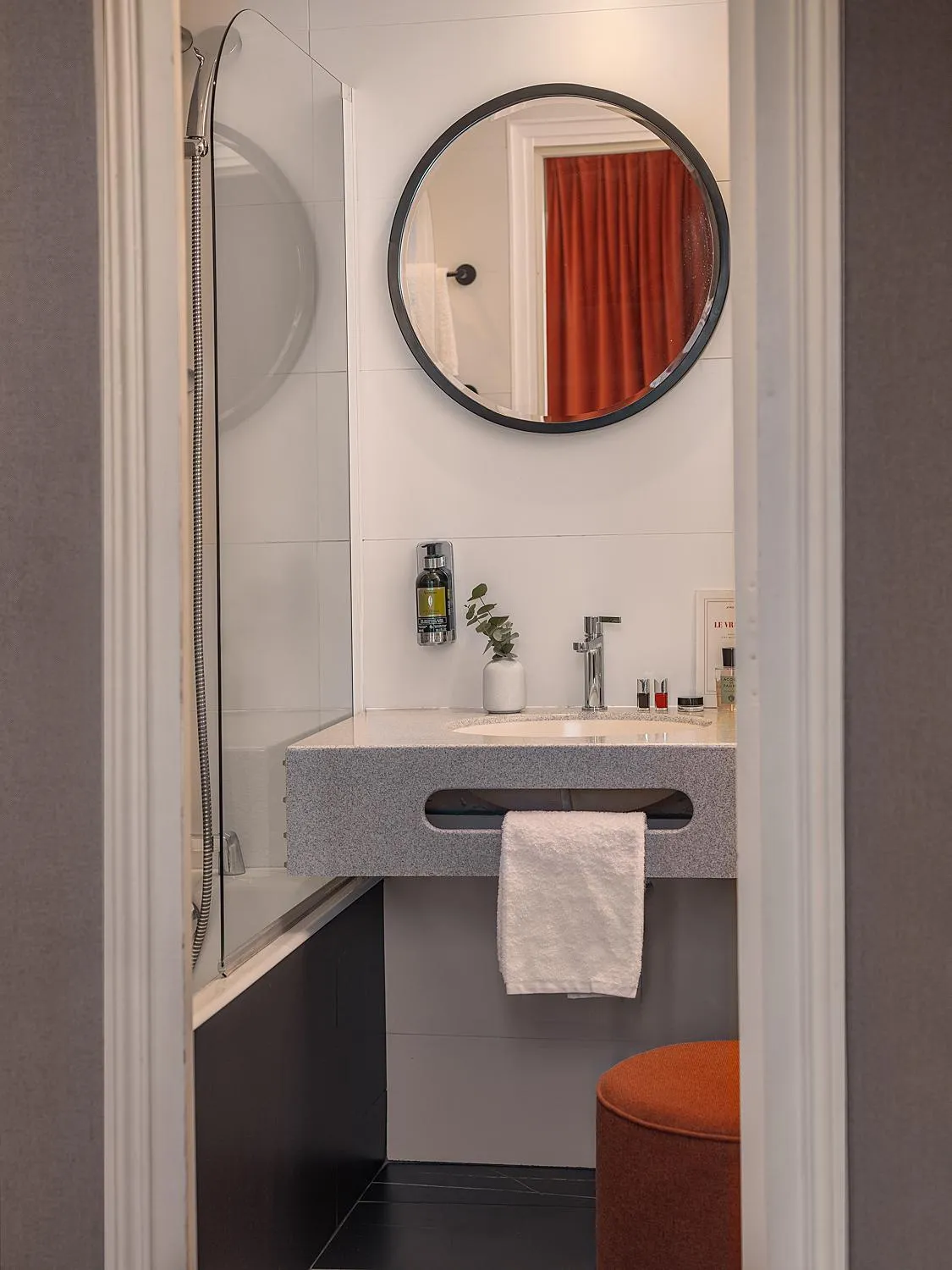 Bathroom in Hôtel Zélie Champs-Elysées
