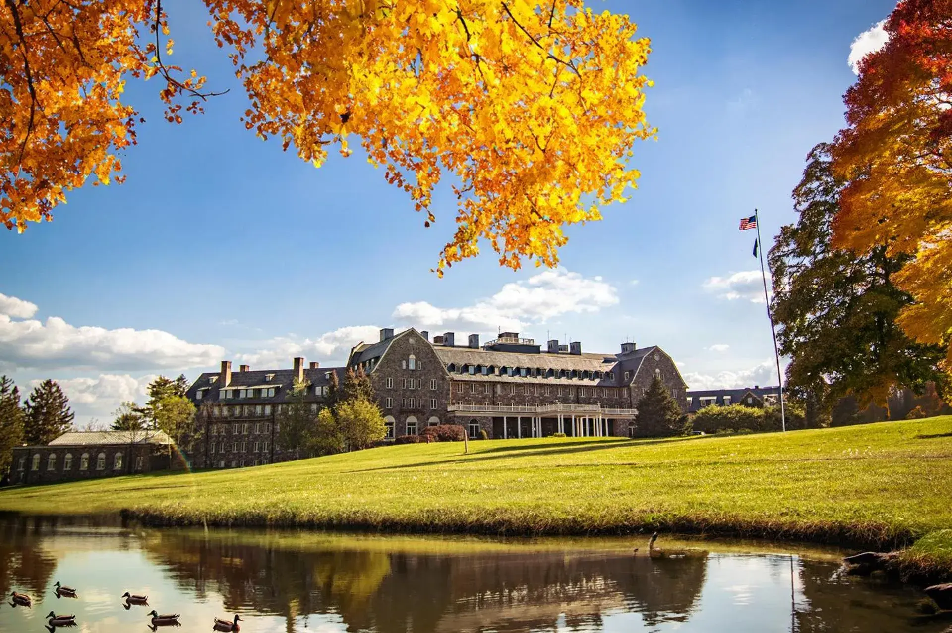 Standard Triple Room in Skytop Lodge Standard Triple Room in Skytop Lodge