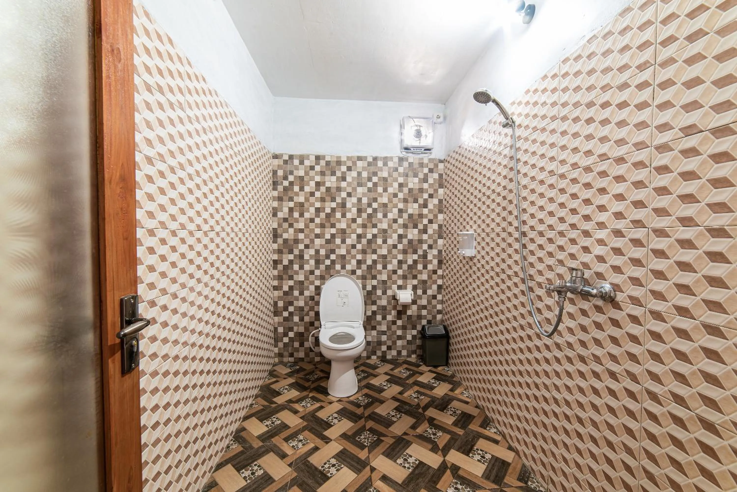 Shower in RAMP COTTAGE