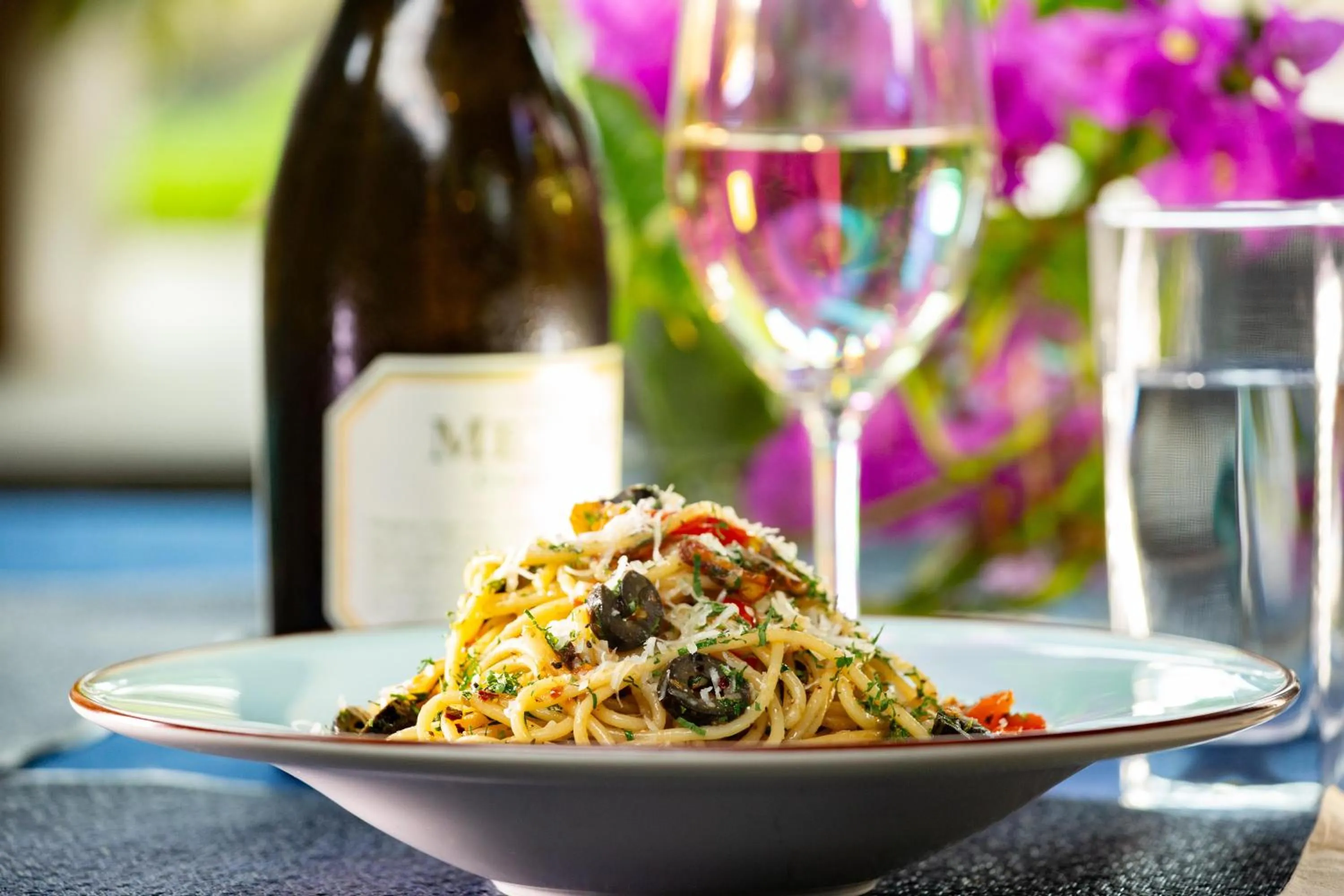 Restaurant/places to eat in Kokomo Botanical Resort - Caribbean Family Cottages