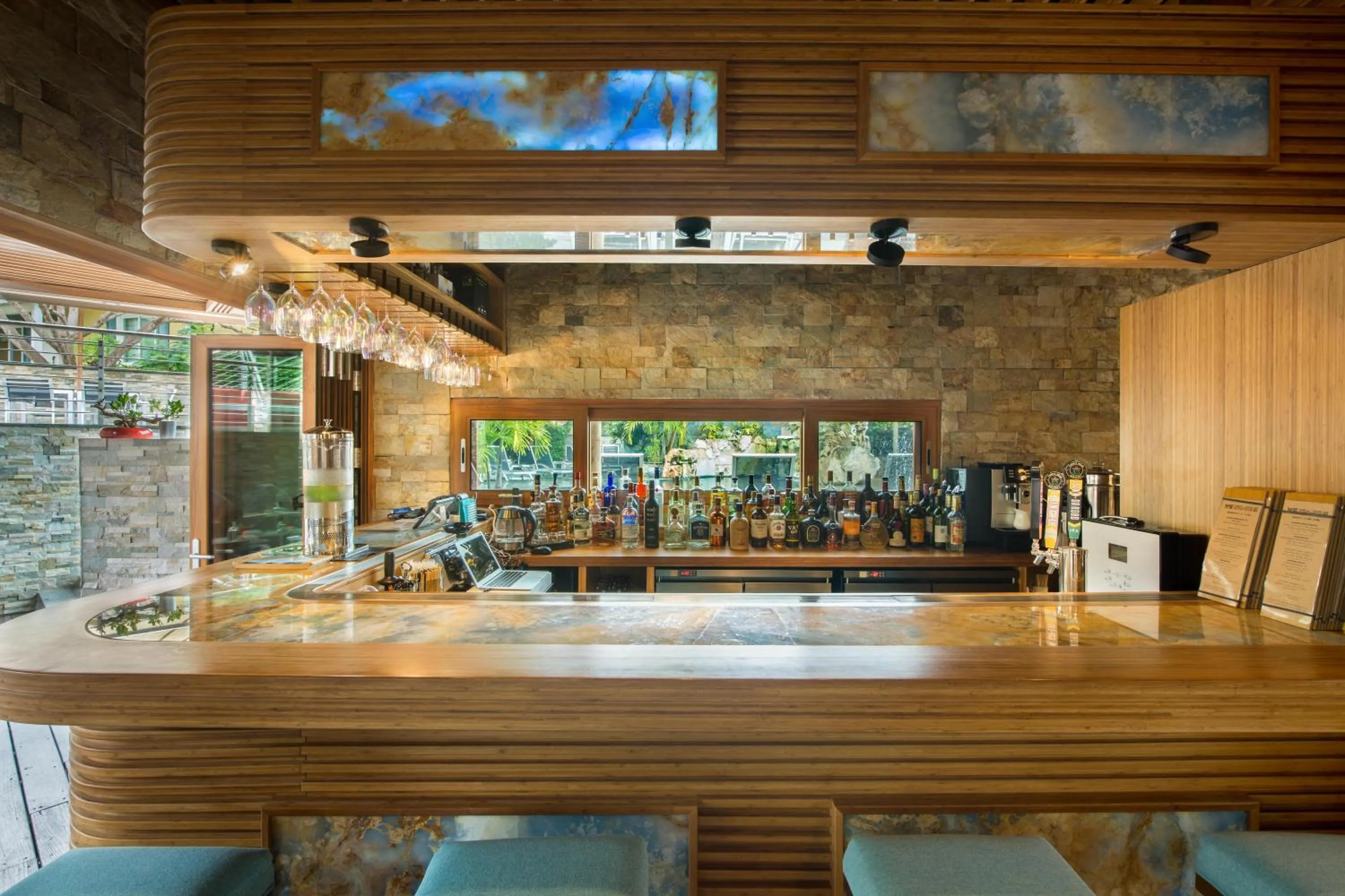 Lounge or bar in Kokomo Botanical Resort - Caribbean Family Cottages