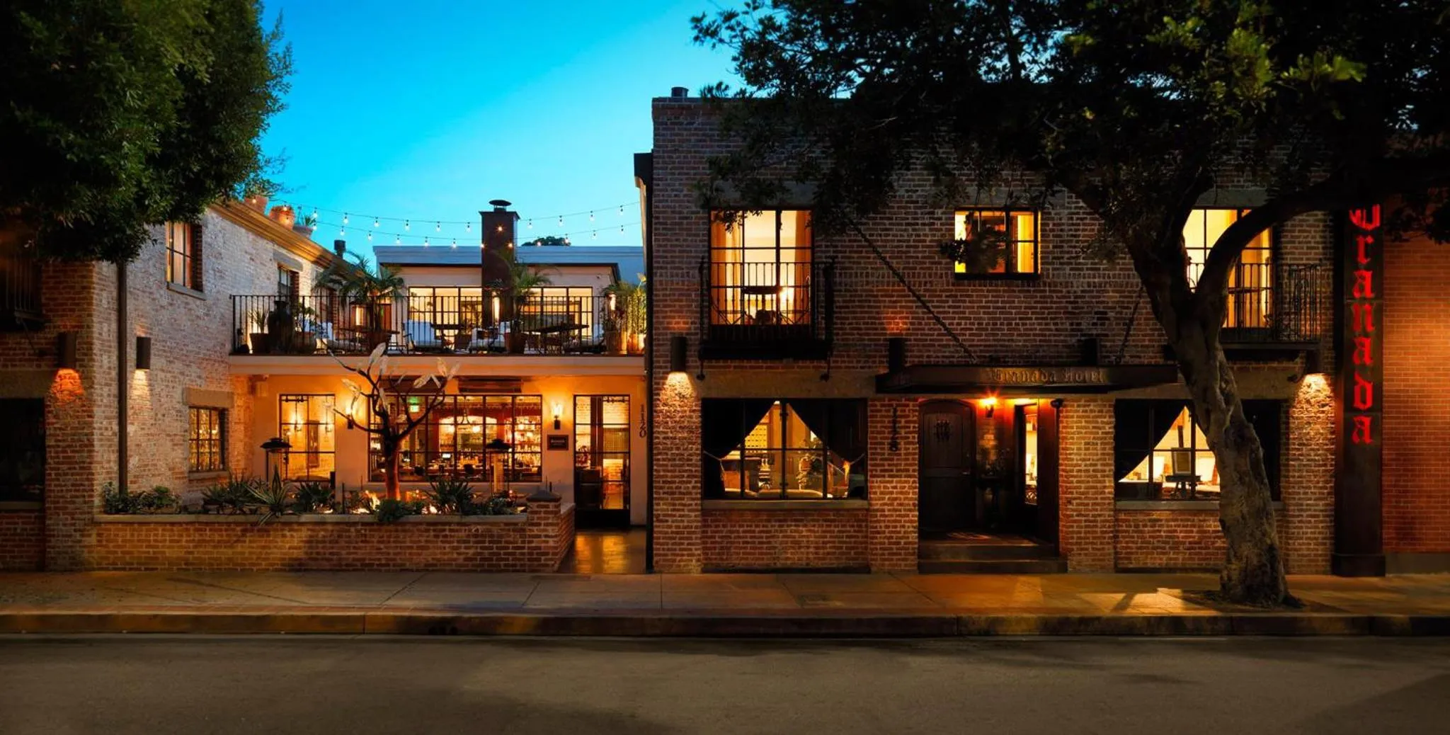 Property building in Granada Hotel & Bistro