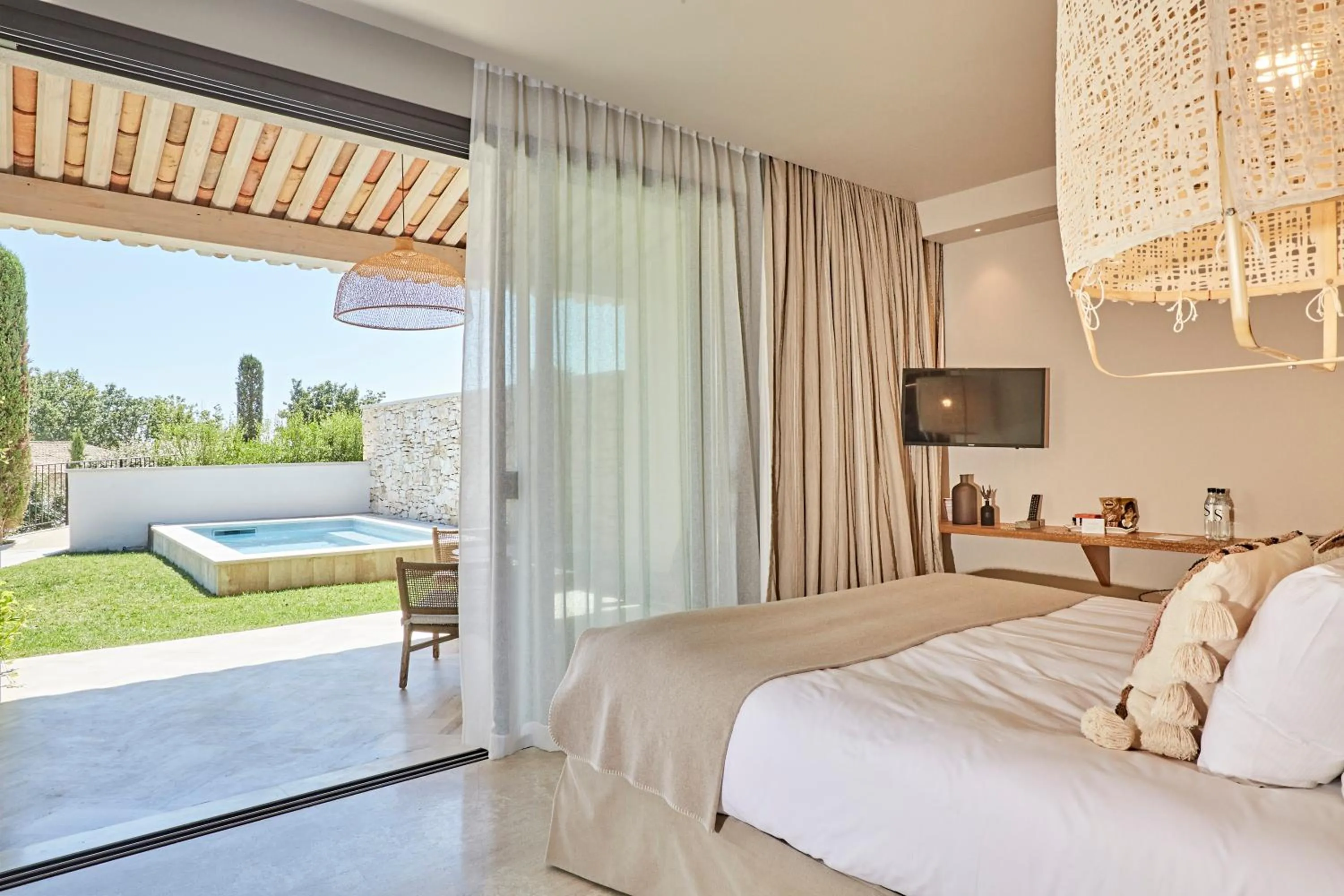 Bed in La Bastide Saint Georges & Spa