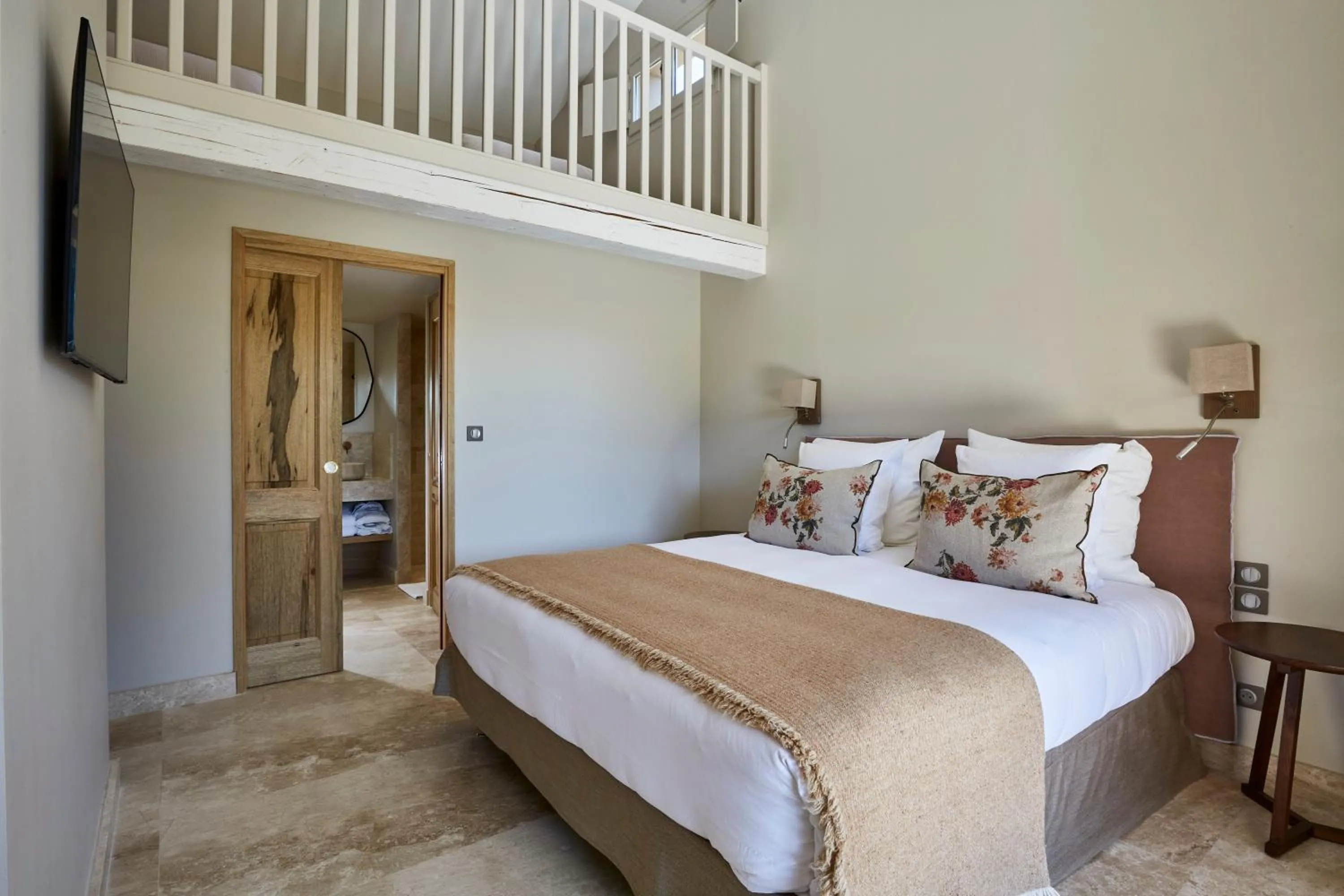 Bed in La Bastide Saint Georges & Spa