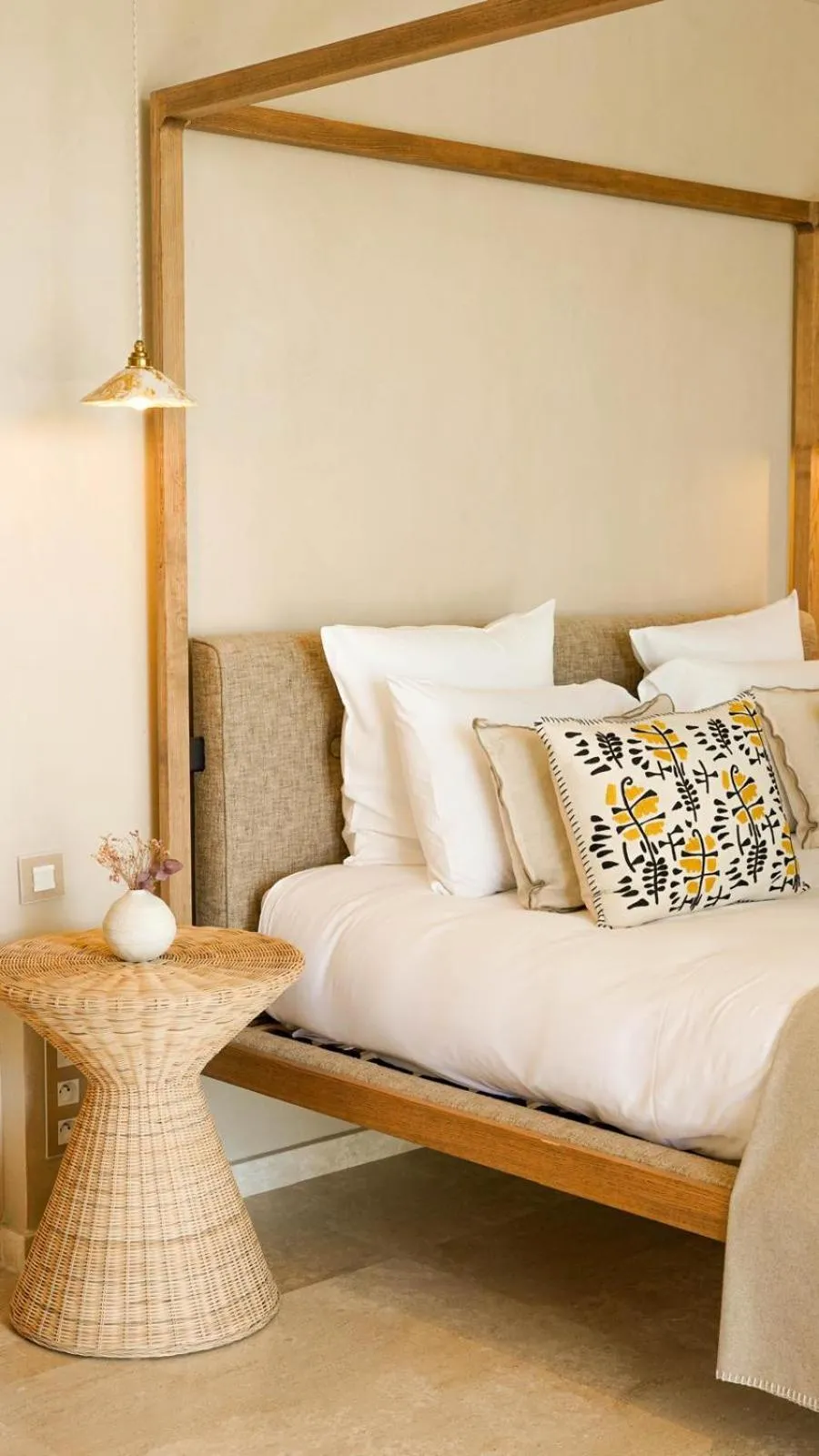 Bed in La Bastide Saint Georges & Spa