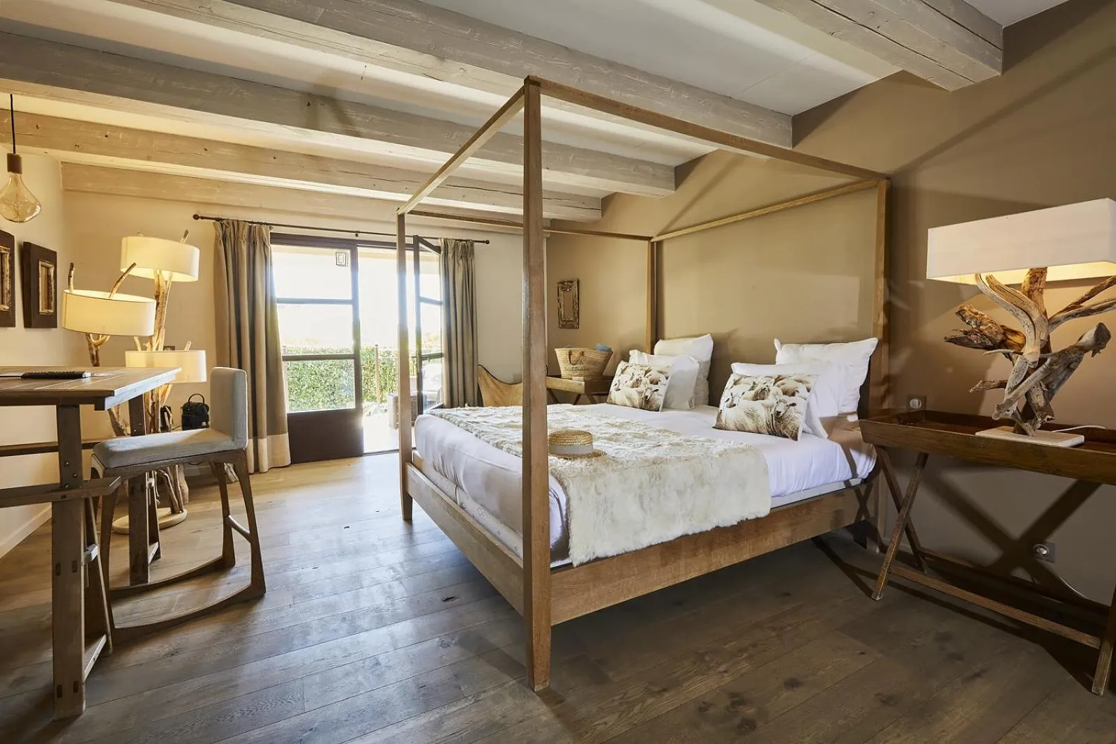 Bed in La Bastide Saint Georges & Spa