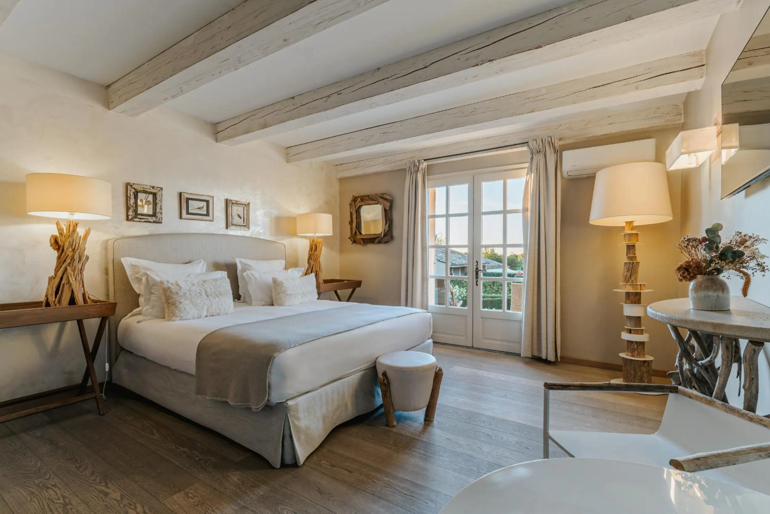 Bed in La Bastide Saint Georges & Spa