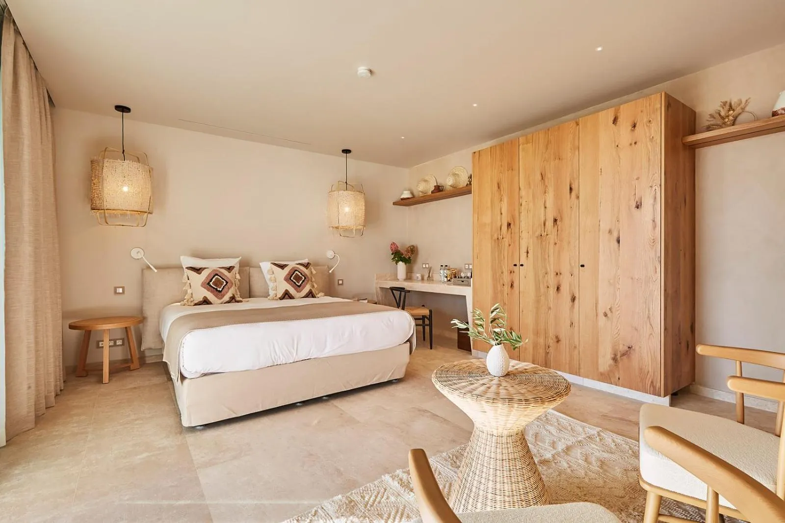 Bed in La Bastide Saint Georges & Spa