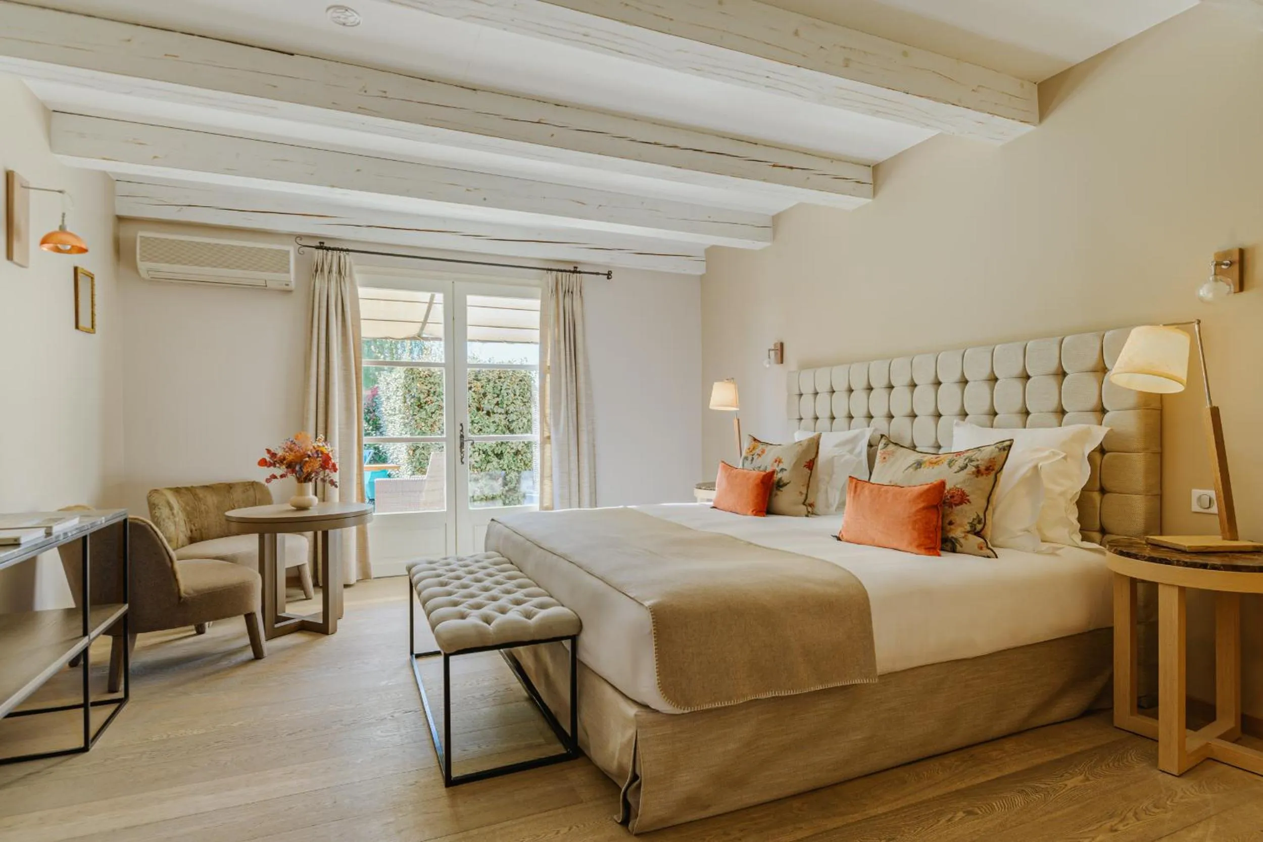 Bed in La Bastide Saint Georges & Spa