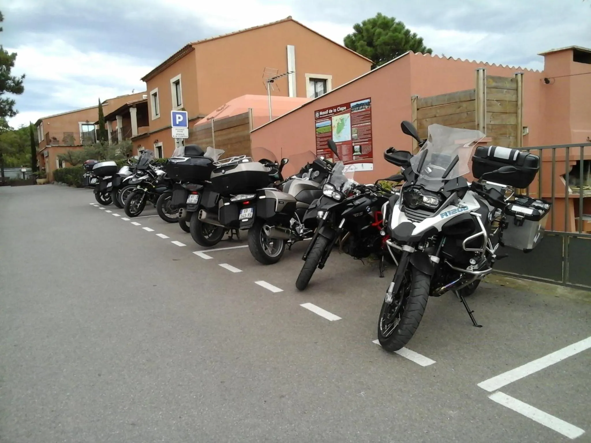 Property building in Hotel du Mas