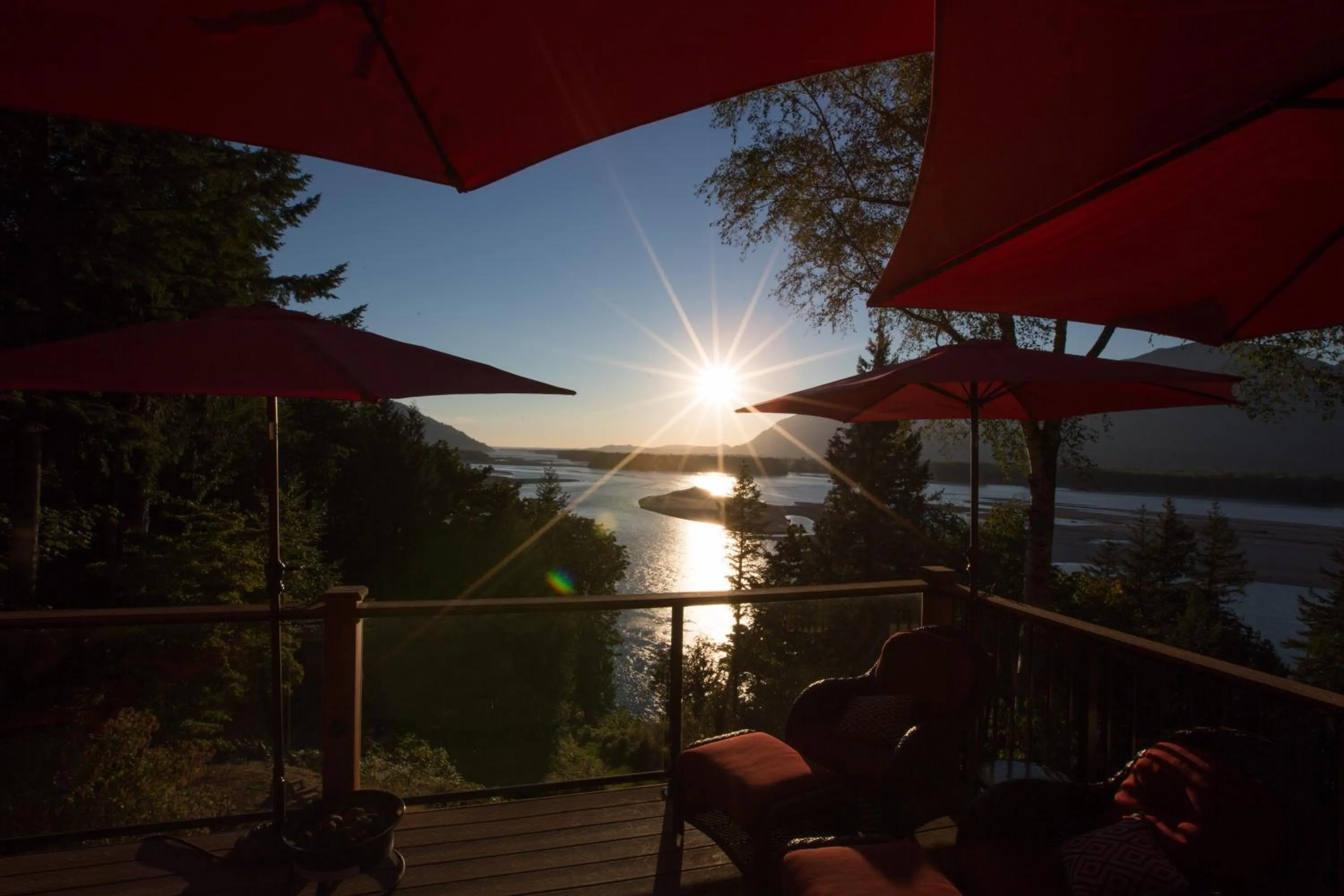Mountain view in The Fraser River's Edge B&B Lodge