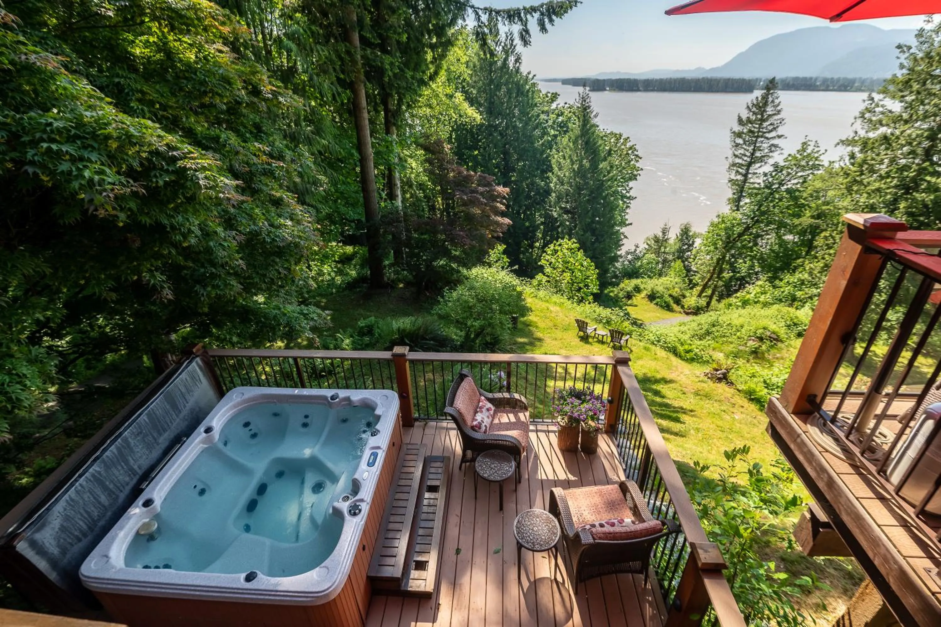 Hot Tub in The Fraser River's Edge B&B Lodge