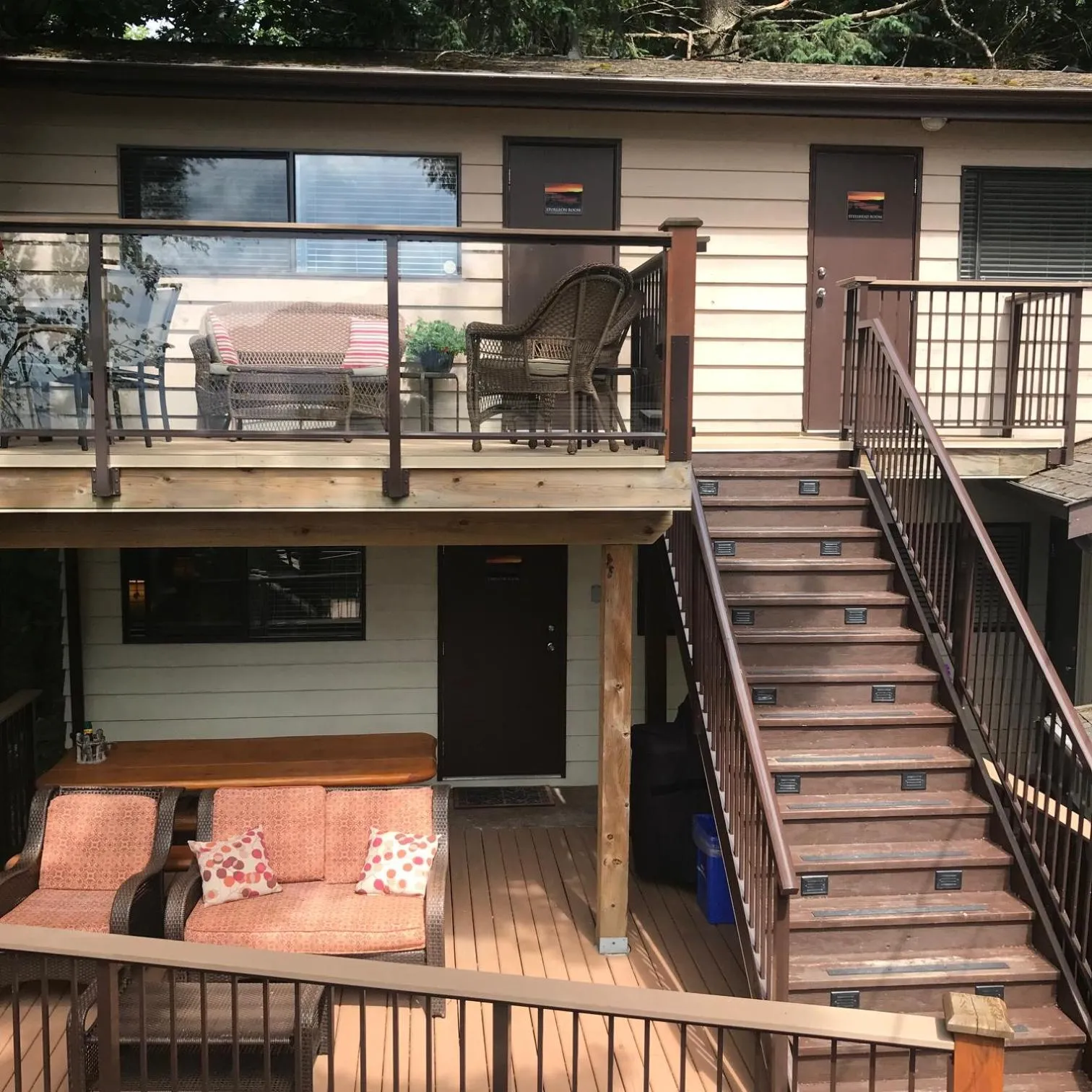 Facade/entrance in The Fraser River's Edge B&B Lodge