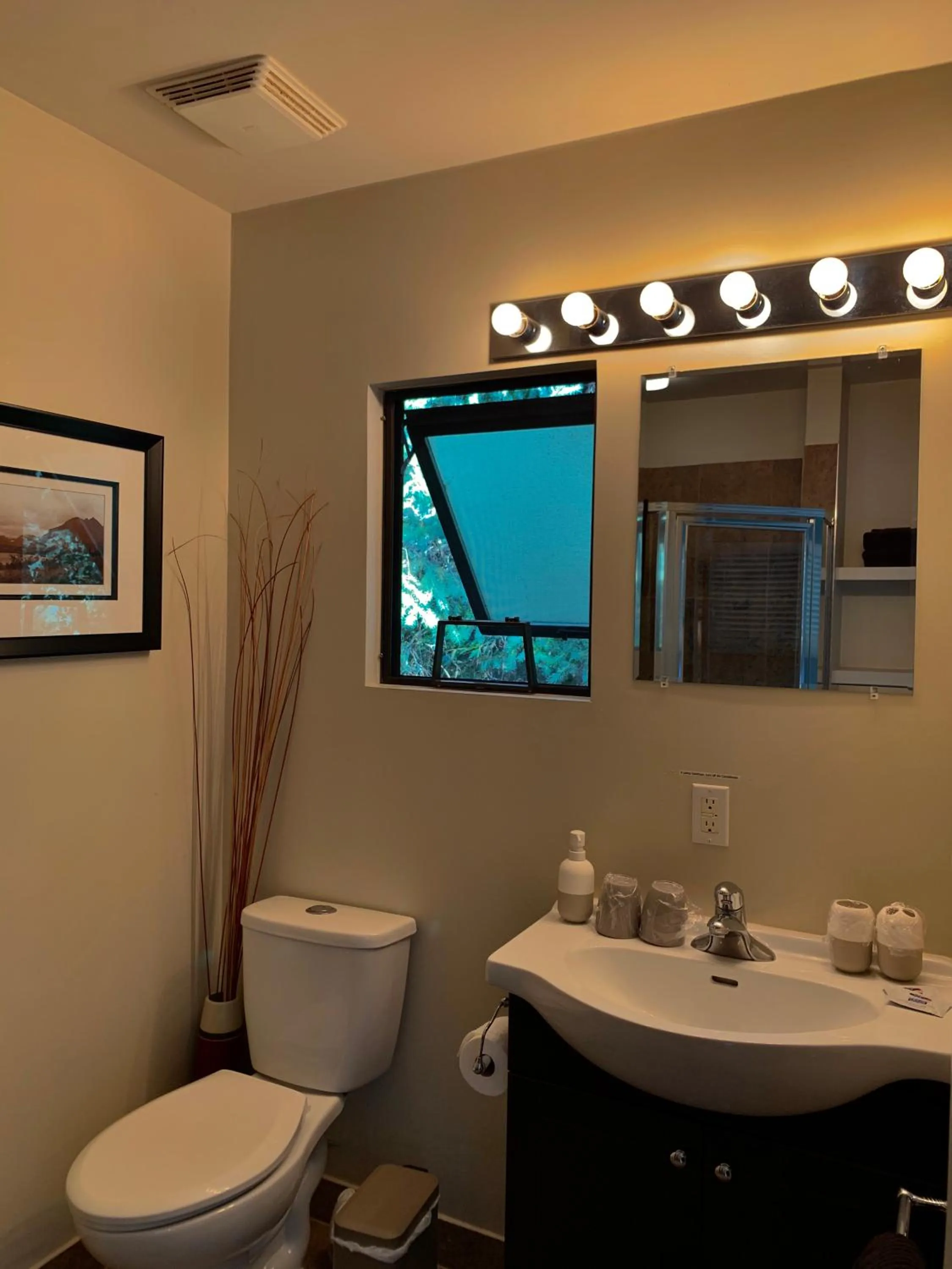 Bathroom in The Fraser River's Edge B&B Lodge