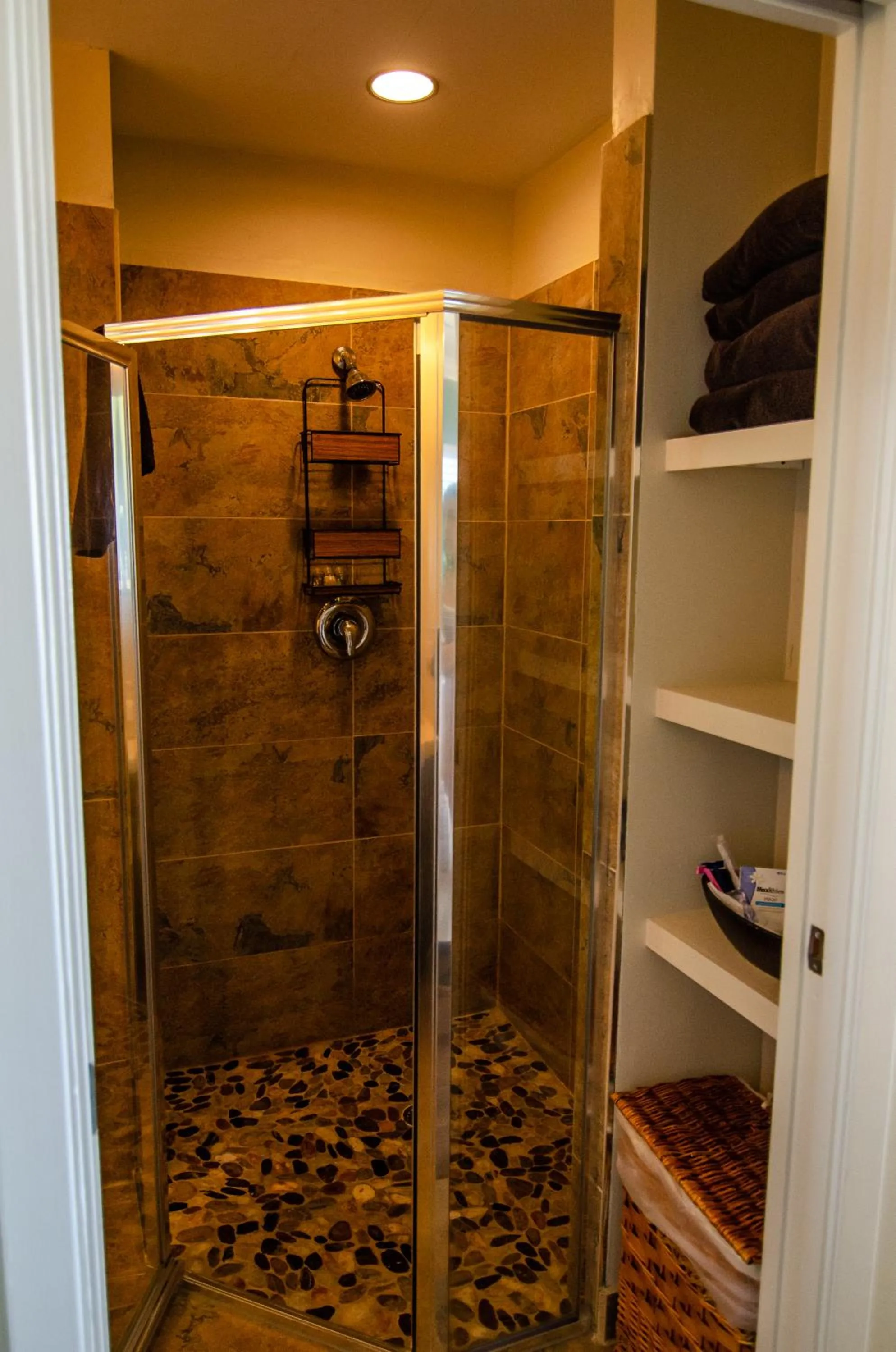 Shower in The Fraser River's Edge B&B Lodge