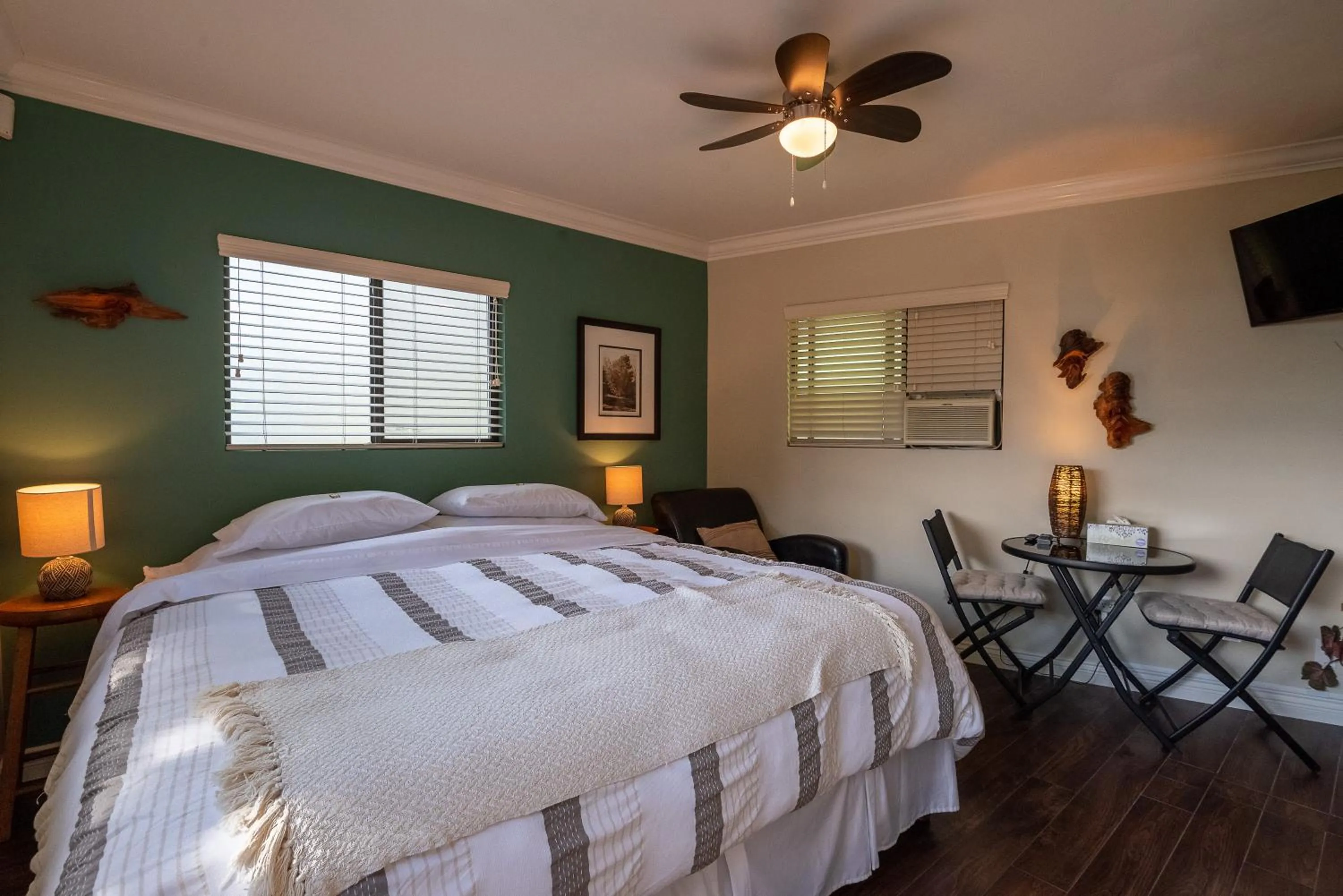 Bedroom, Bed in The Fraser River's Edge B&B Lodge