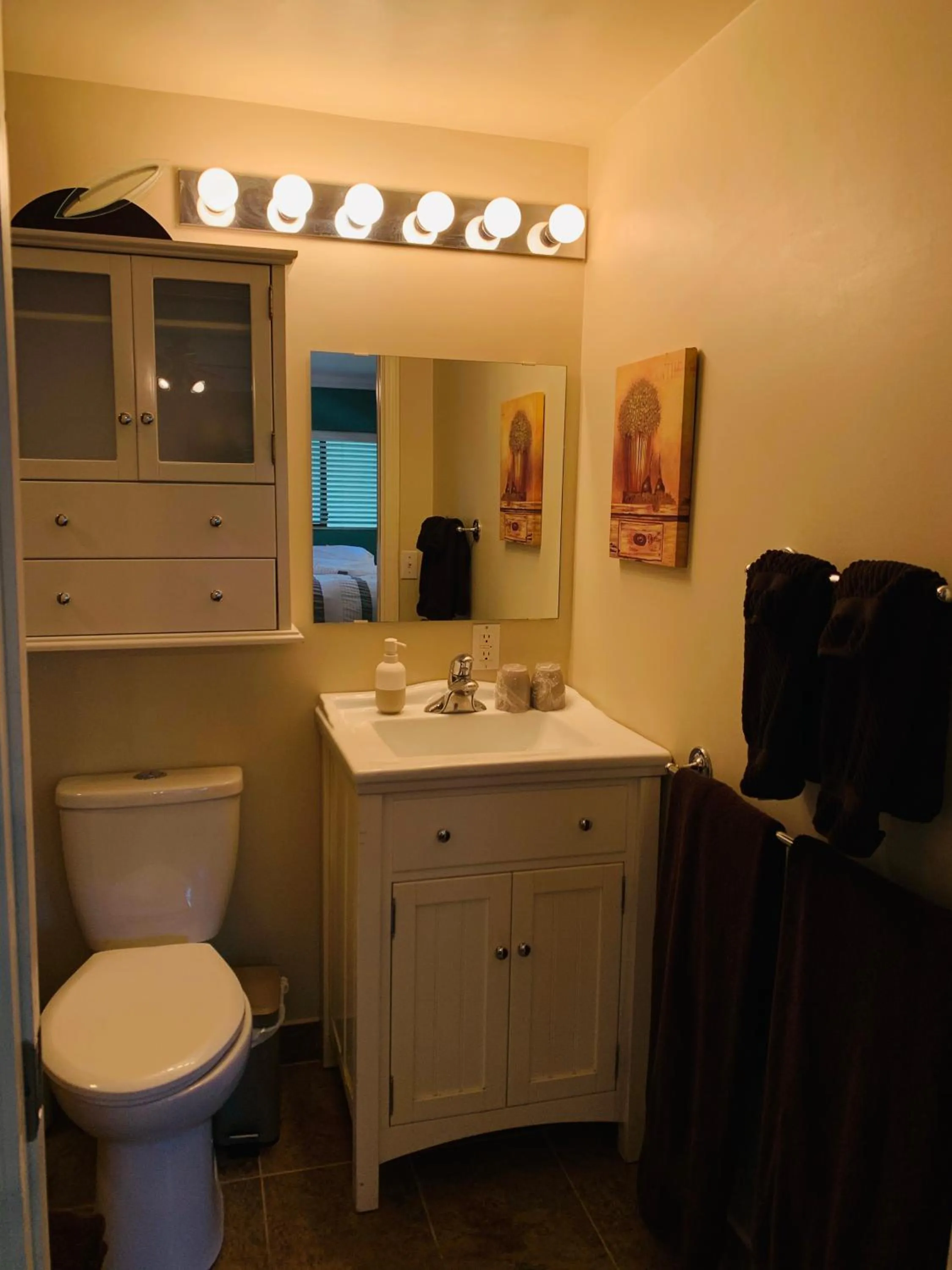 Bathroom in The Fraser River's Edge B&B Lodge
