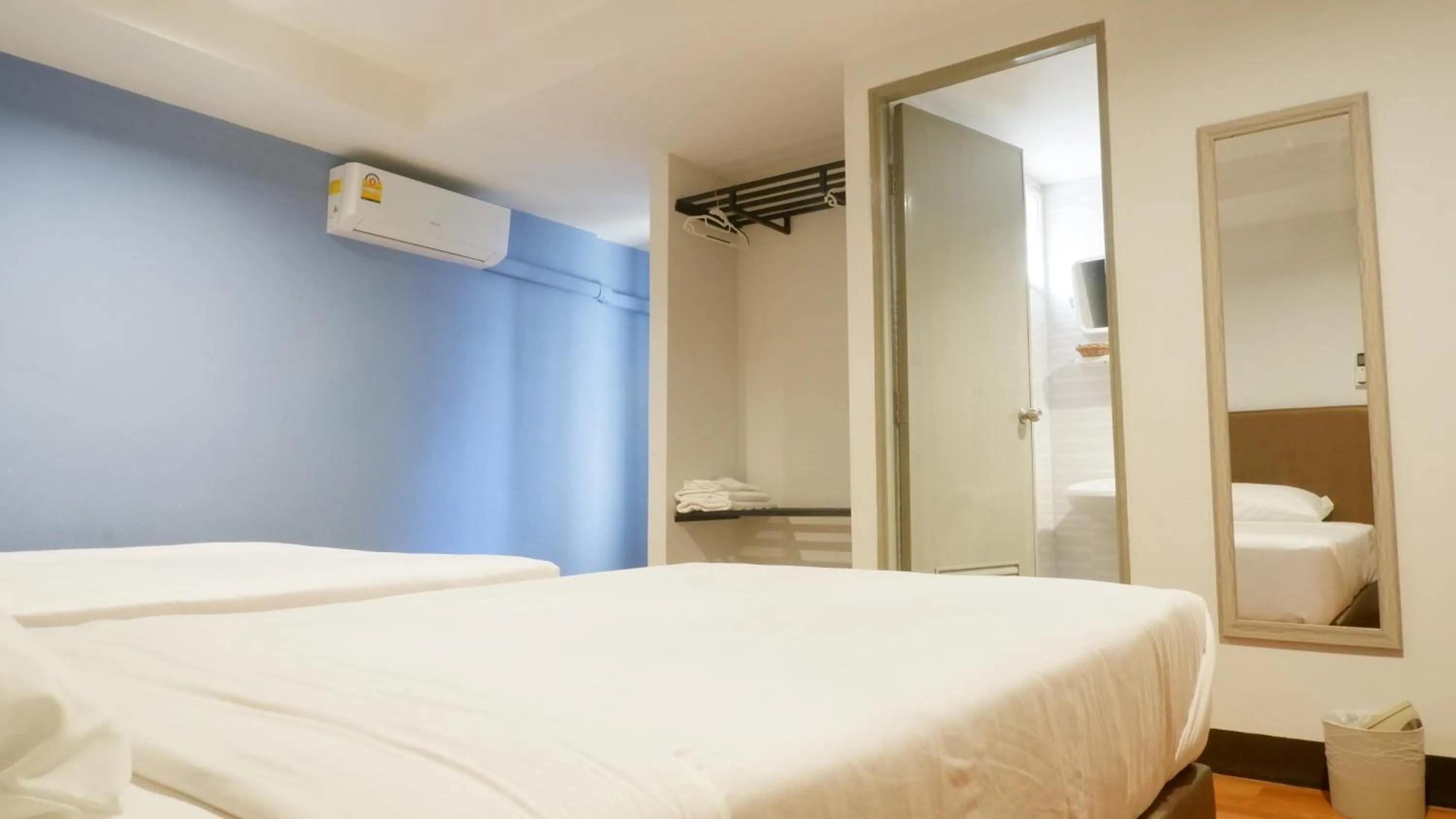 Bedroom, Bed in Airport A1 Hotel