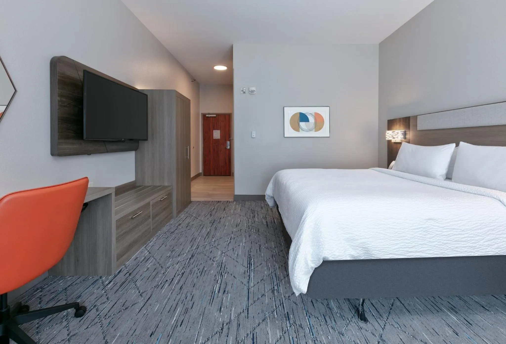 Photo of the whole room, Bed in Holiday Inn Express Hotel & Suites Shakopee by IHG